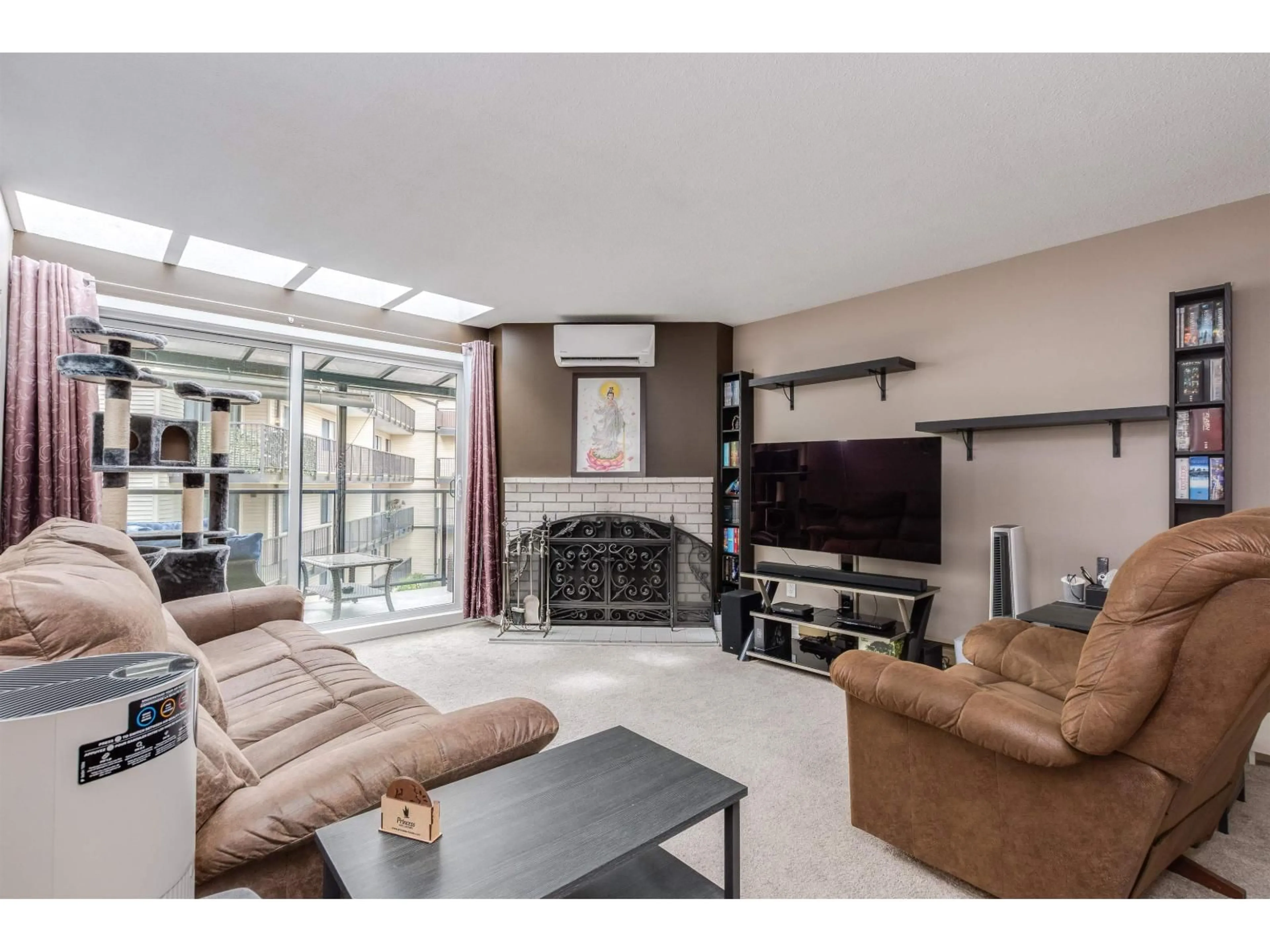 Living room with furniture, unknown for 307 - 32124 TIMS AVENUE, Abbotsford British Columbia V2T2H4