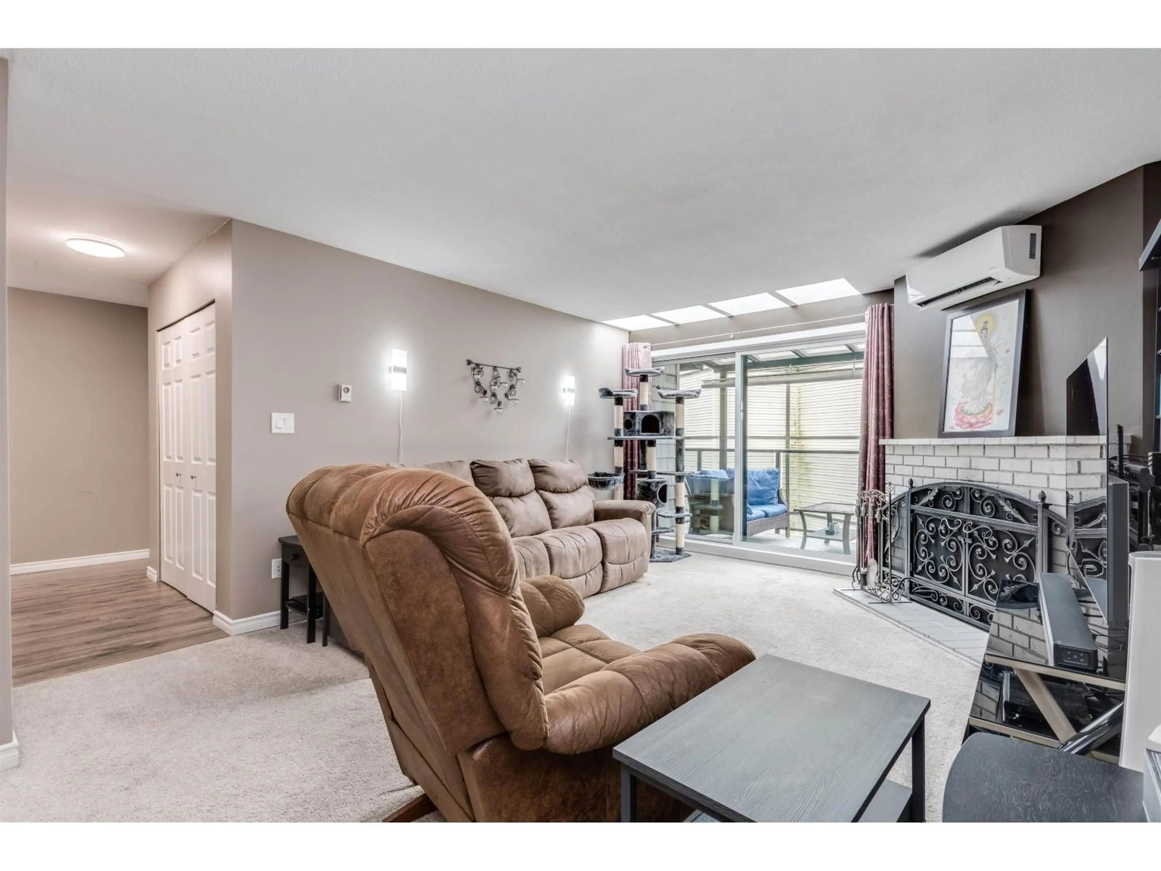 Living room with furniture, unknown for 307 - 32124 TIMS AVENUE, Abbotsford British Columbia V2T2H4