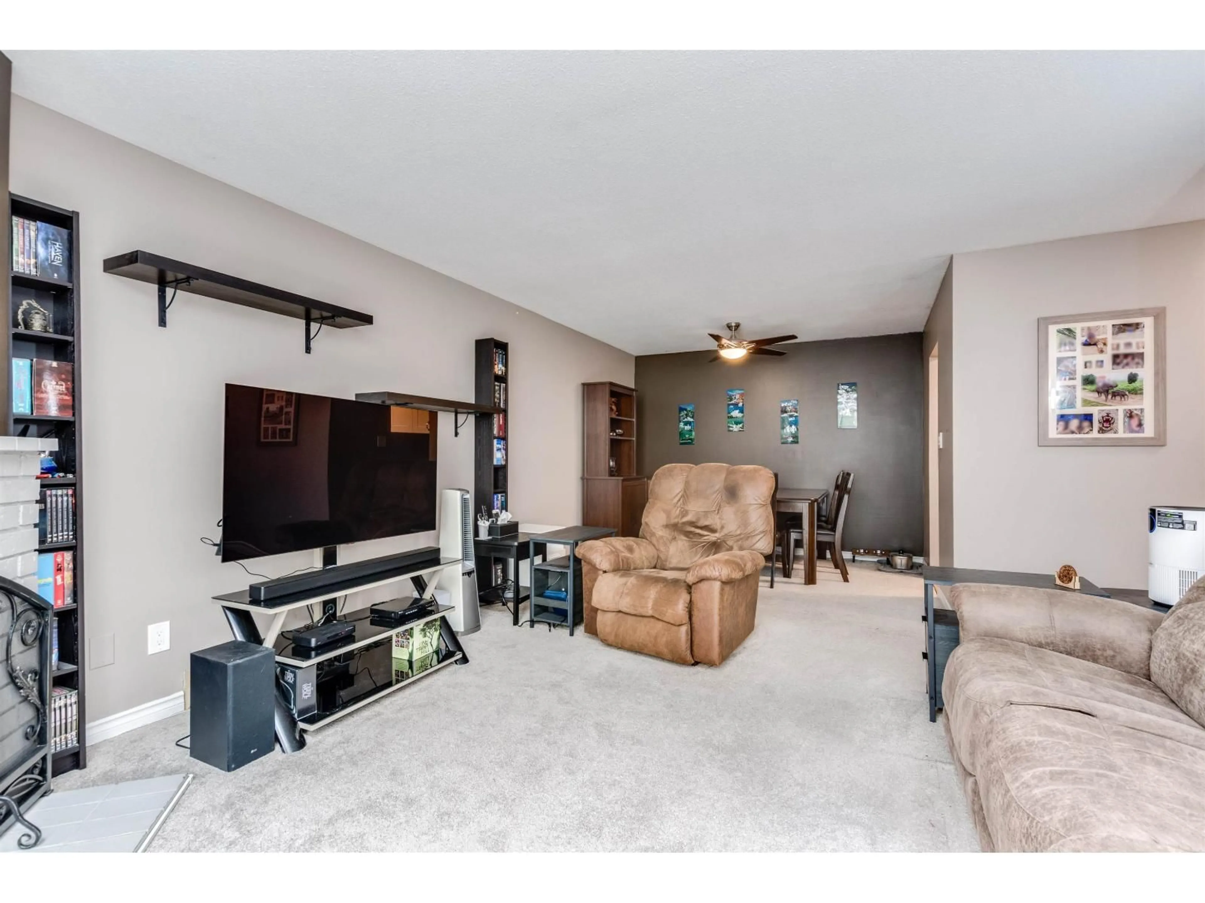 Living room with furniture, unknown for 307 - 32124 TIMS AVENUE, Abbotsford British Columbia V2T2H4