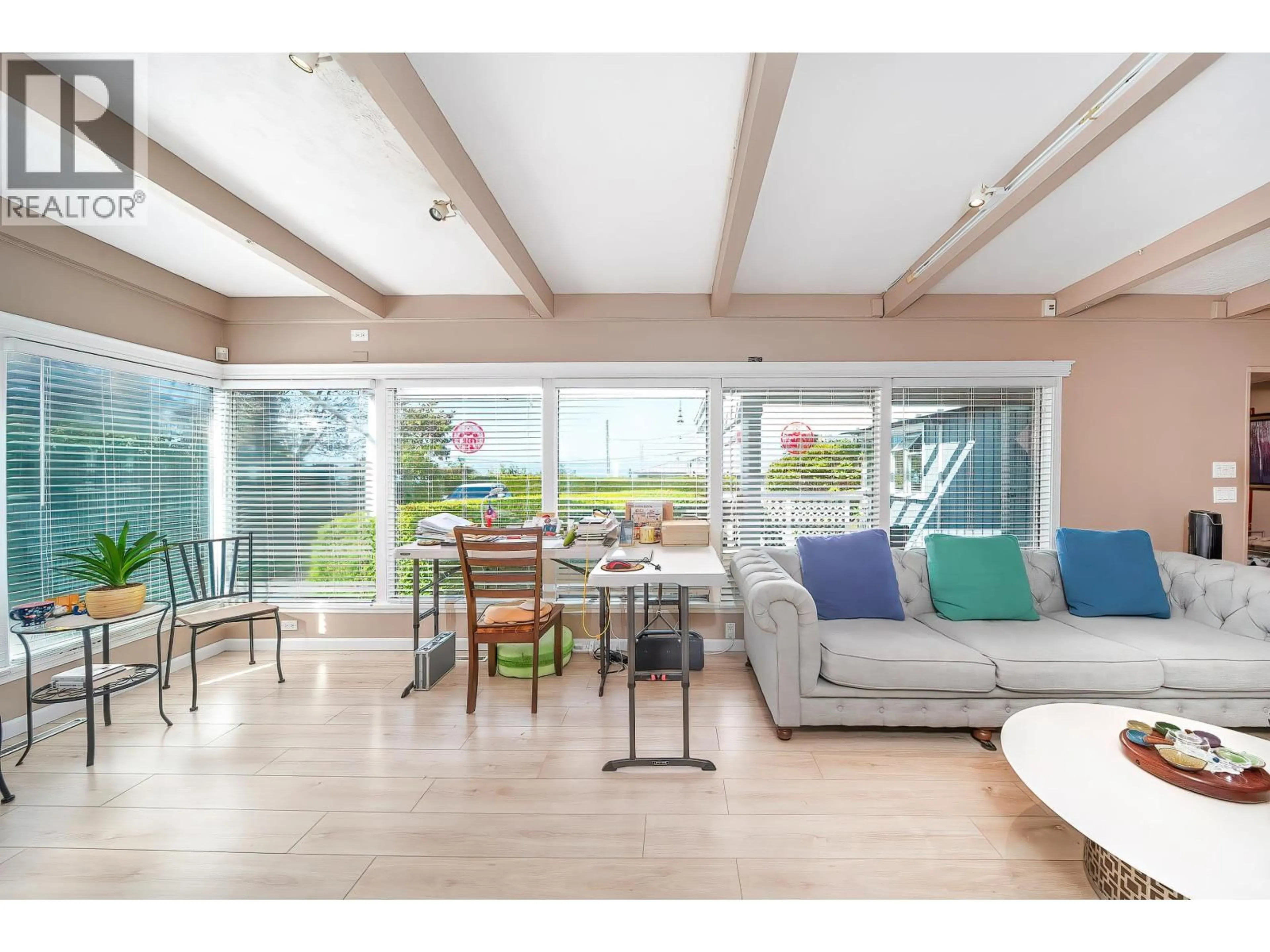Living room with furniture, unknown for 122 GRAHAM DRIVE, Delta British Columbia V4M2J5