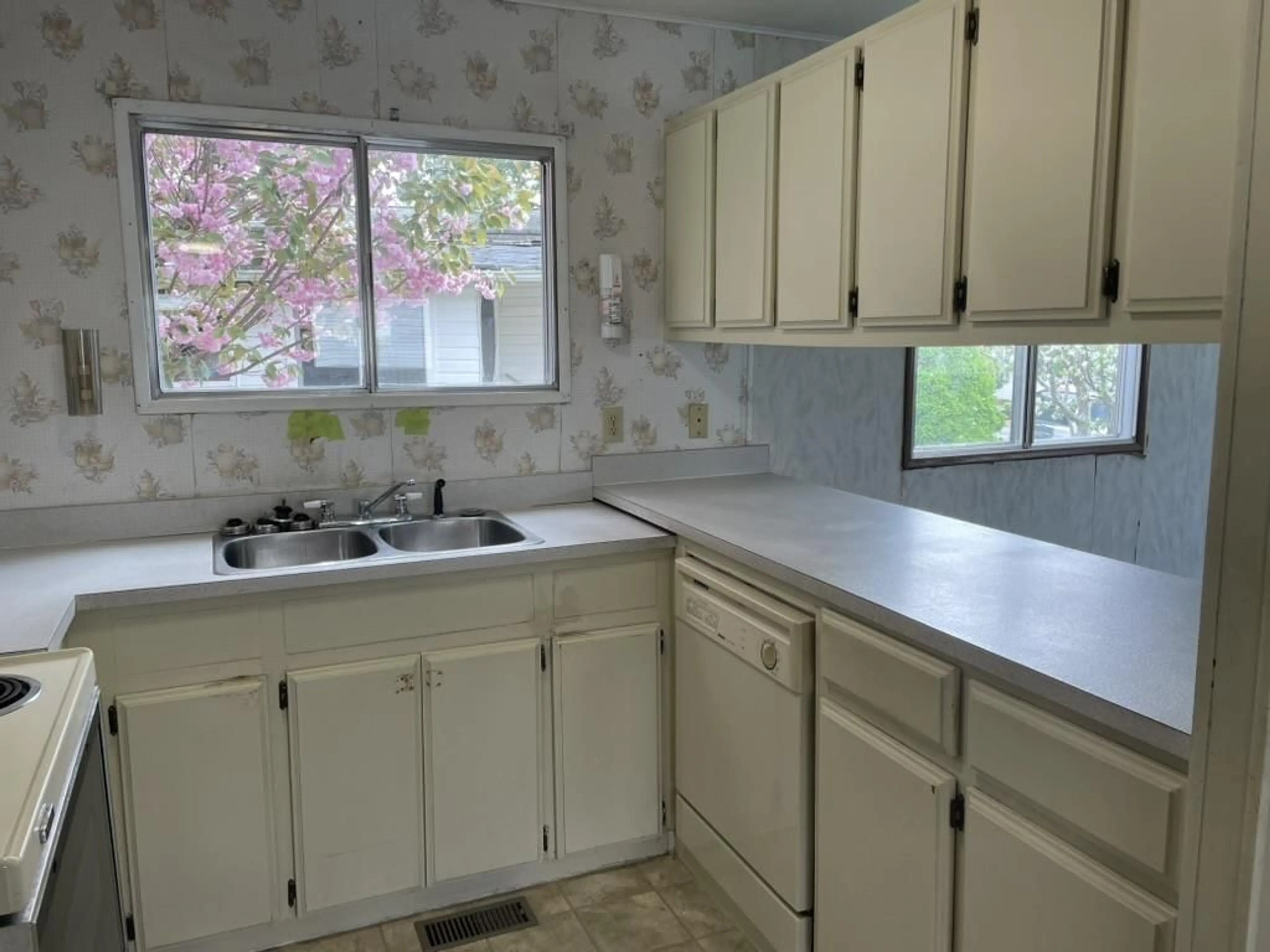 Standard kitchen, unknown for 44 - 45640 WATSON ROAD, Chilliwack British Columbia V2R3P8