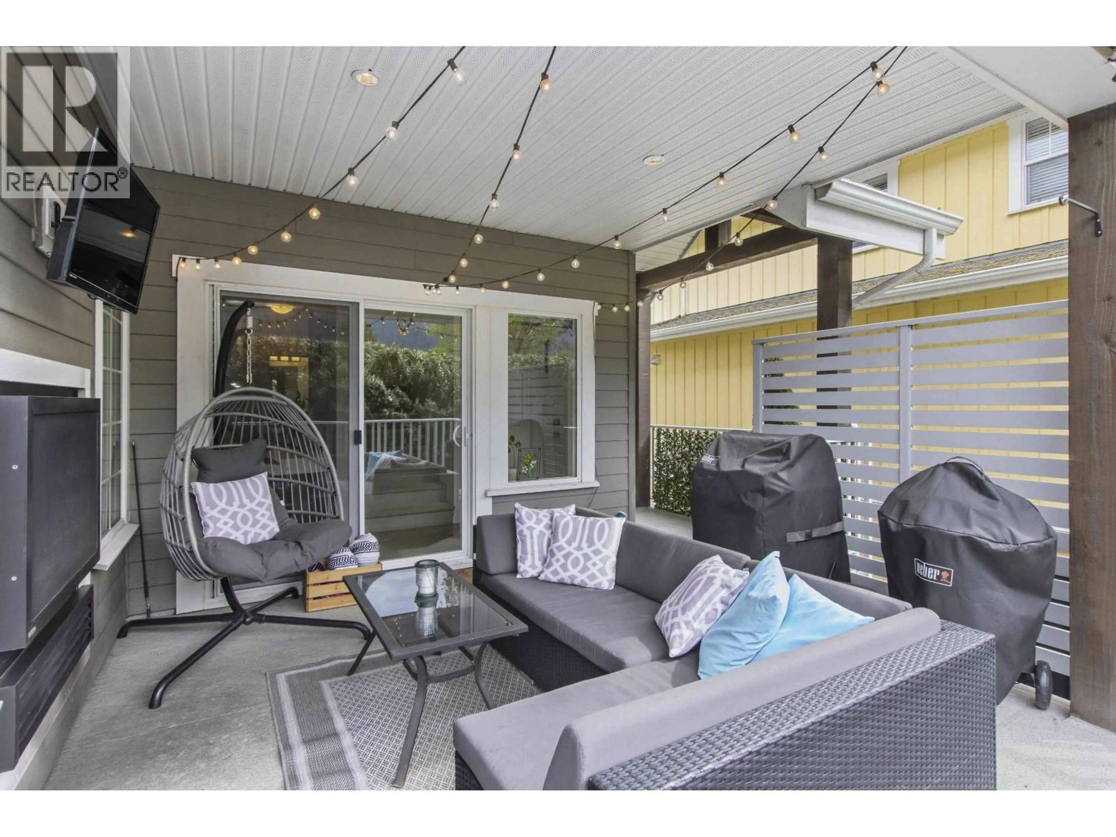 Patio, street for 2 - 39885 GOVERNMENT ROAD, Squamish British Columbia V8B0Z2