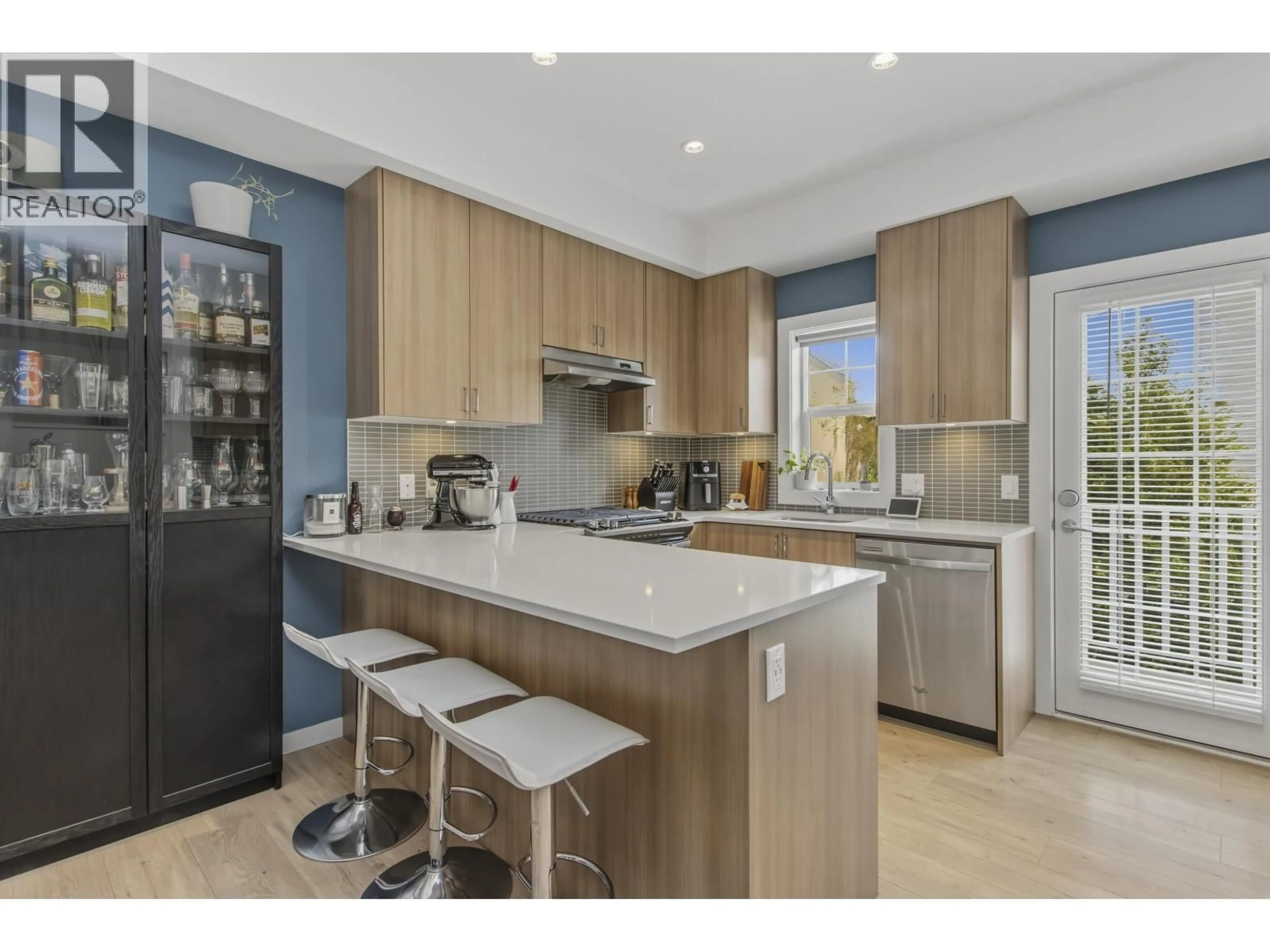 Open concept kitchen, unknown for 2 - 39885 GOVERNMENT ROAD, Squamish British Columbia V8B0Z2