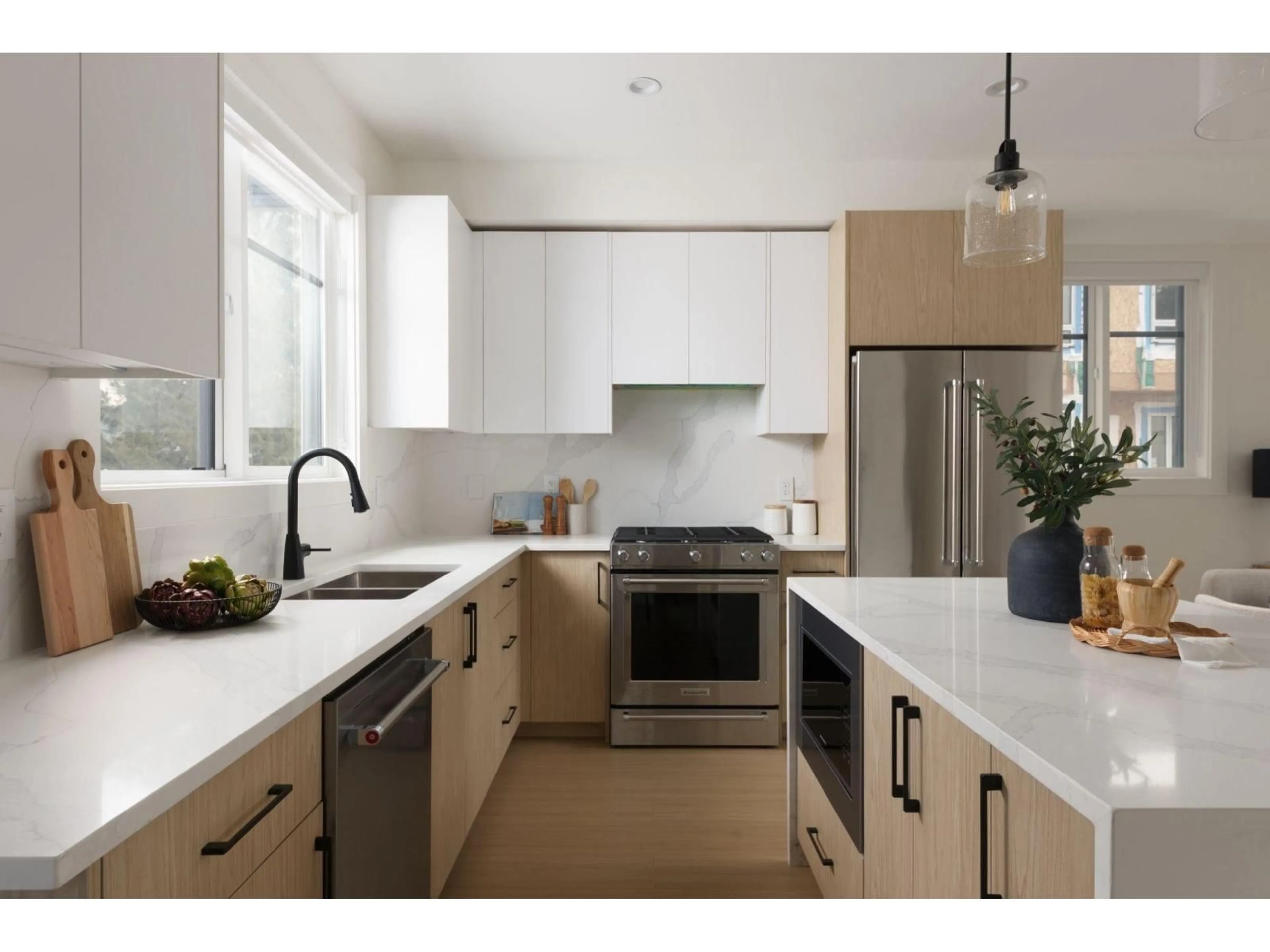 Contemporary kitchen, unknown for 16 - 1641 KINGS CRESCENT, Abbotsford British Columbia V2S7M7