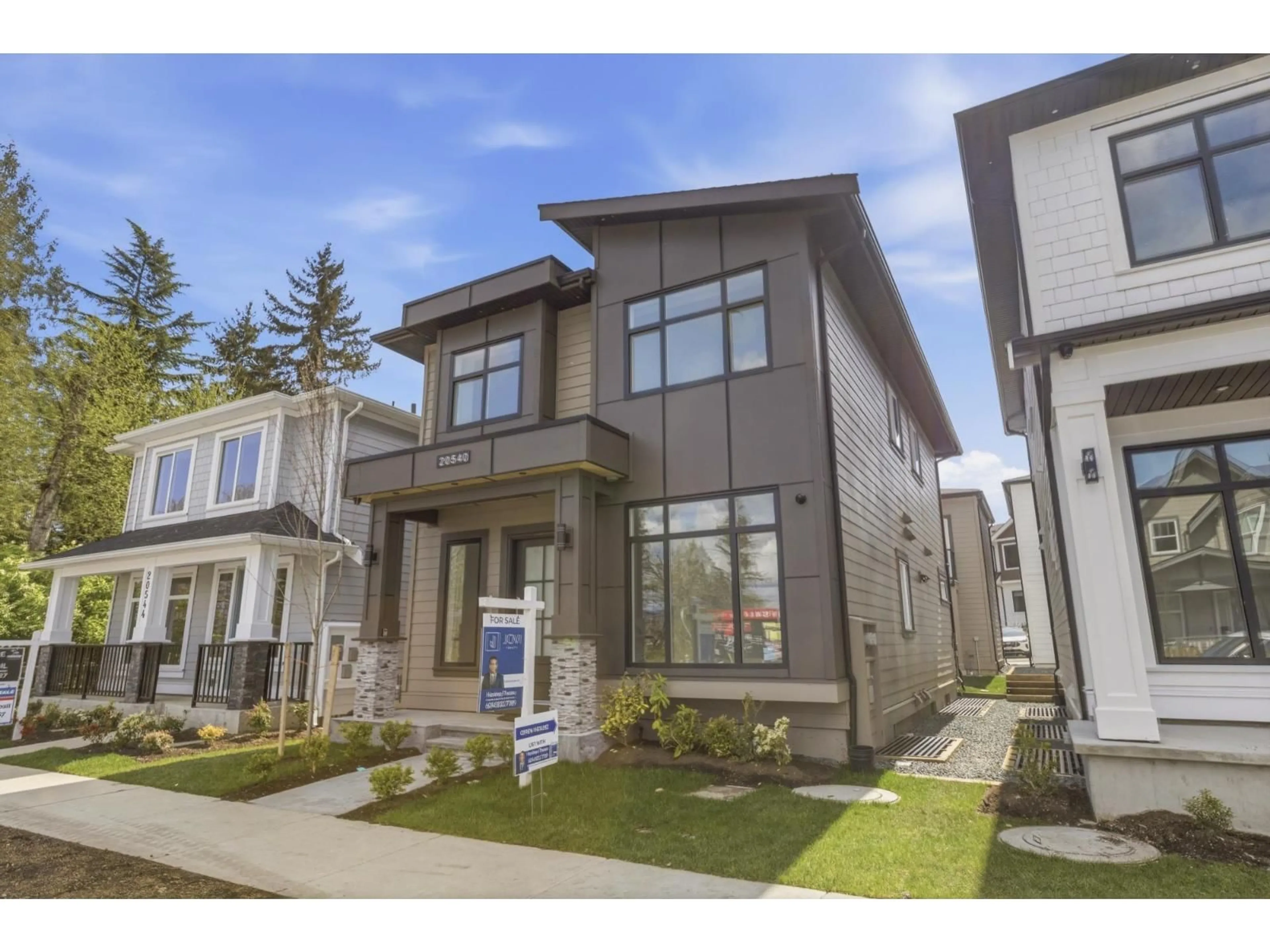 Home with vinyl exterior material, street for 20540 76 AVENUE, Langley British Columbia V2Y1V5