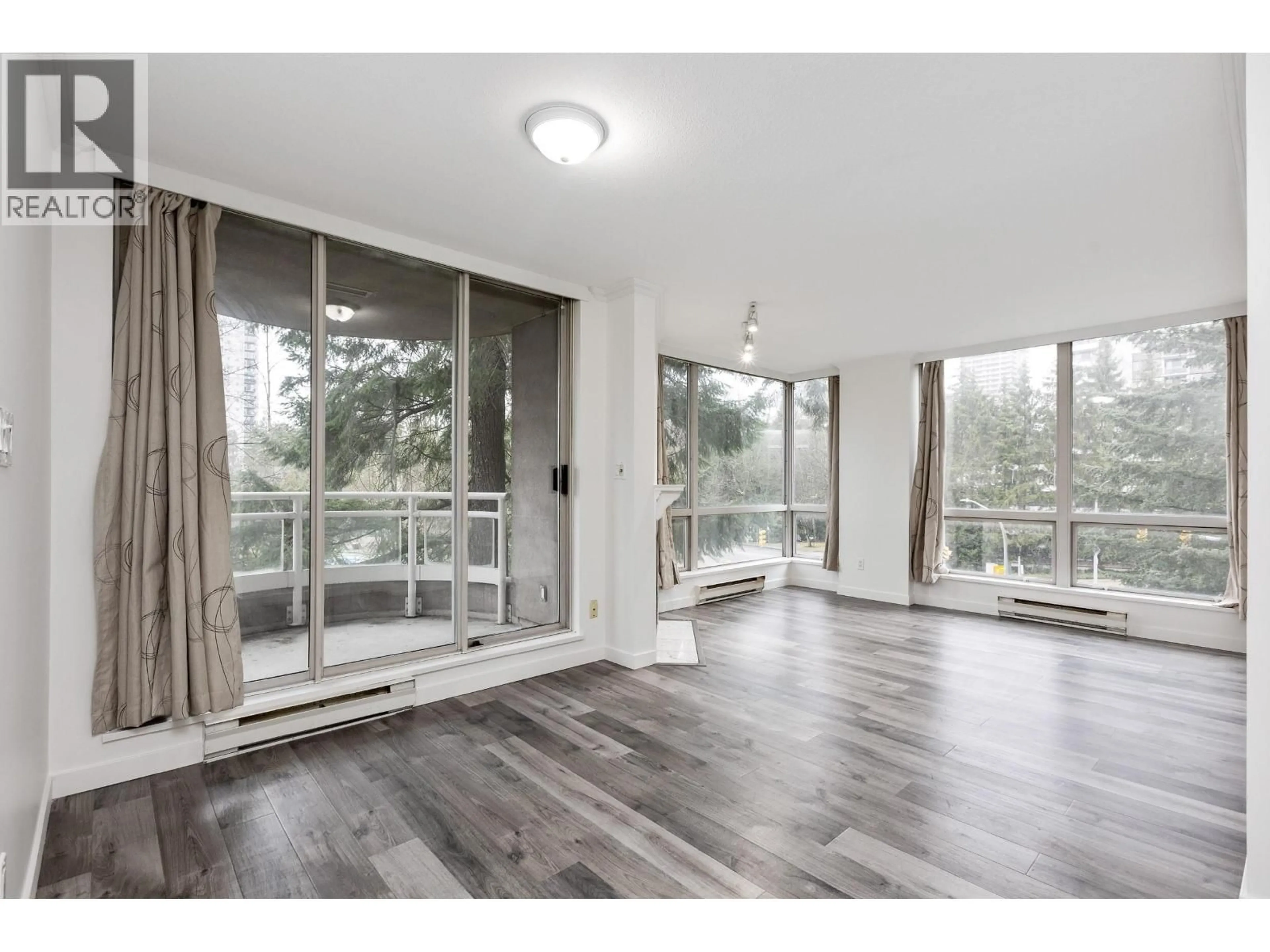 A pic of a room for 505 - 9603 MANCHESTER DRIVE, Burnaby British Columbia V3N4Y7