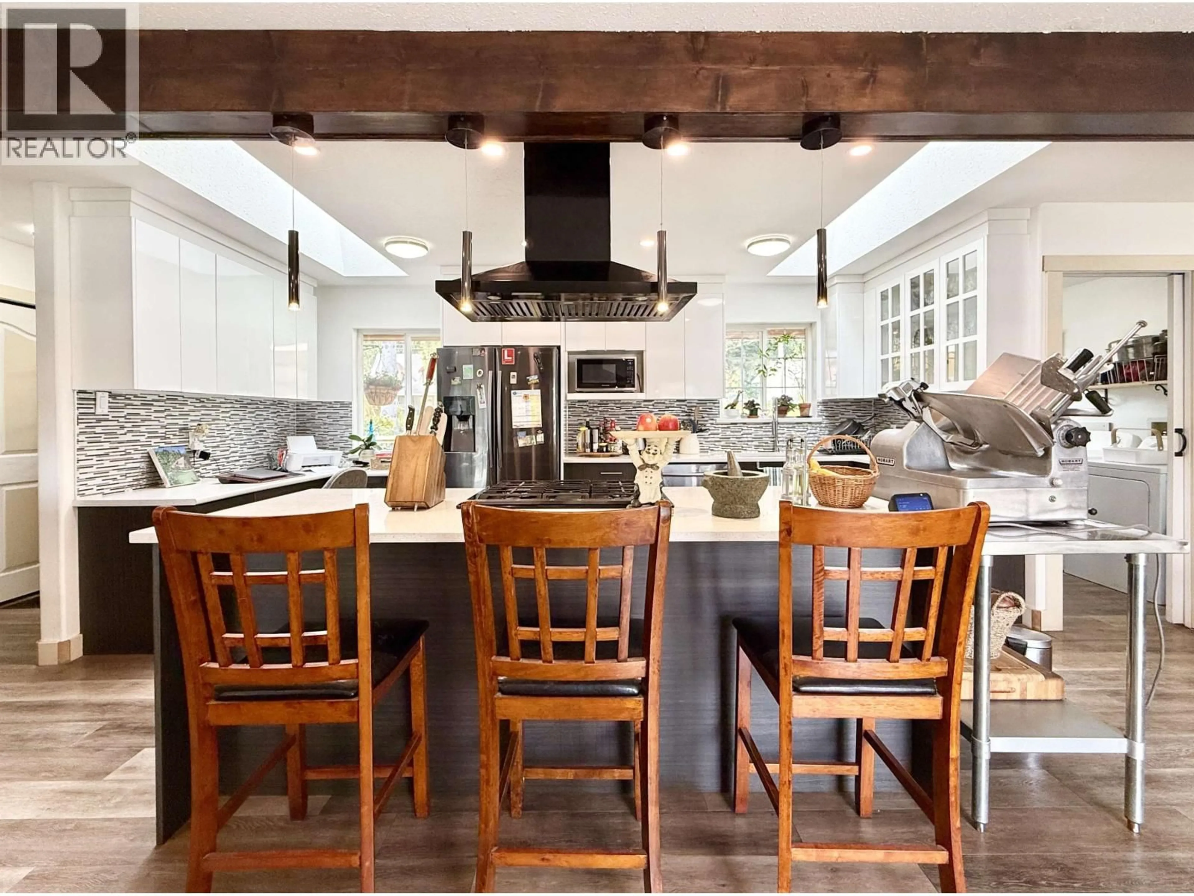 Open concept kitchen, unknown for 1271 FITCHETT ROAD, Gibsons British Columbia V0N1V4