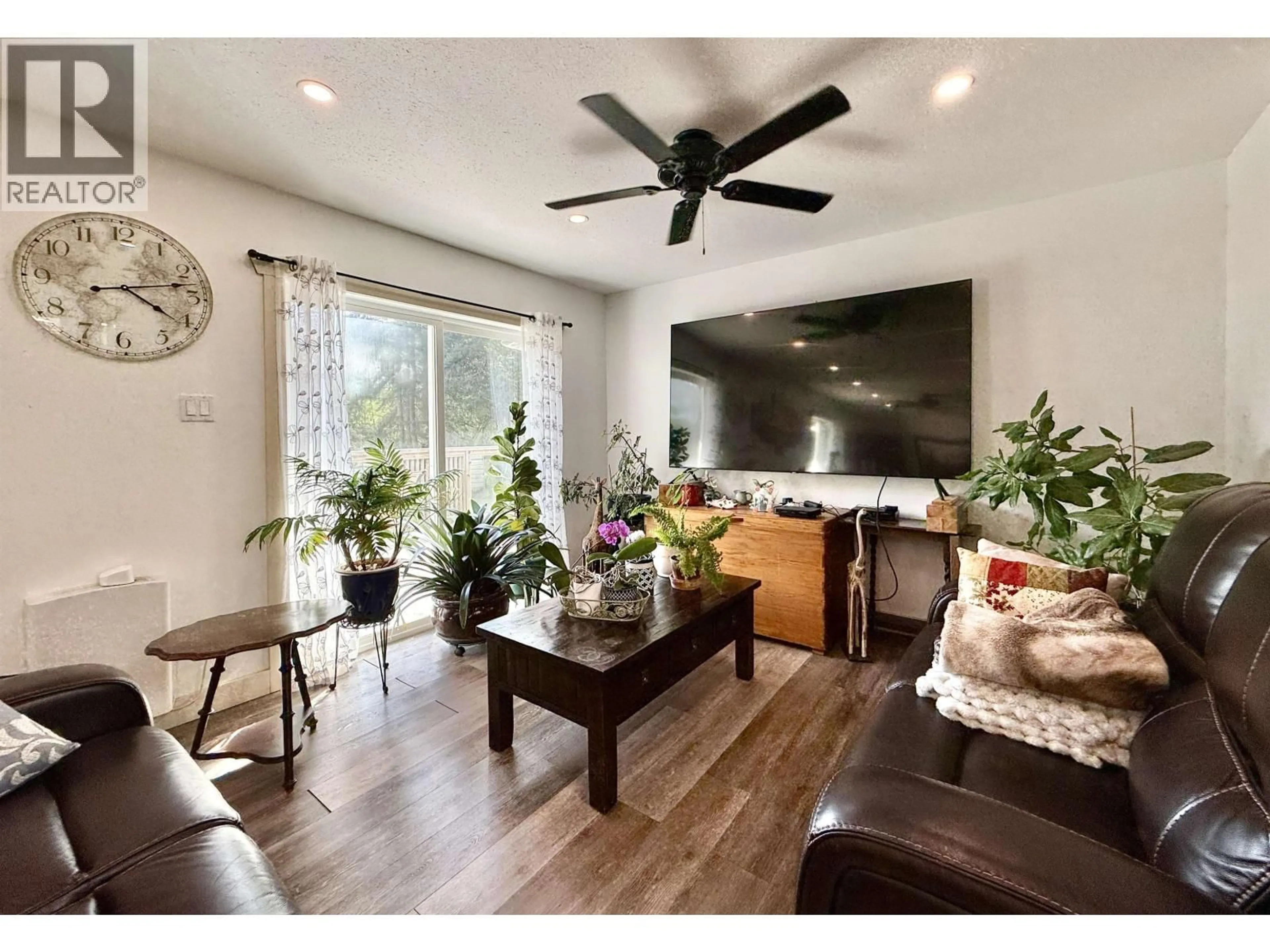 Living room with furniture, wood/laminate floor for 1271 FITCHETT ROAD, Gibsons British Columbia V0N1V4