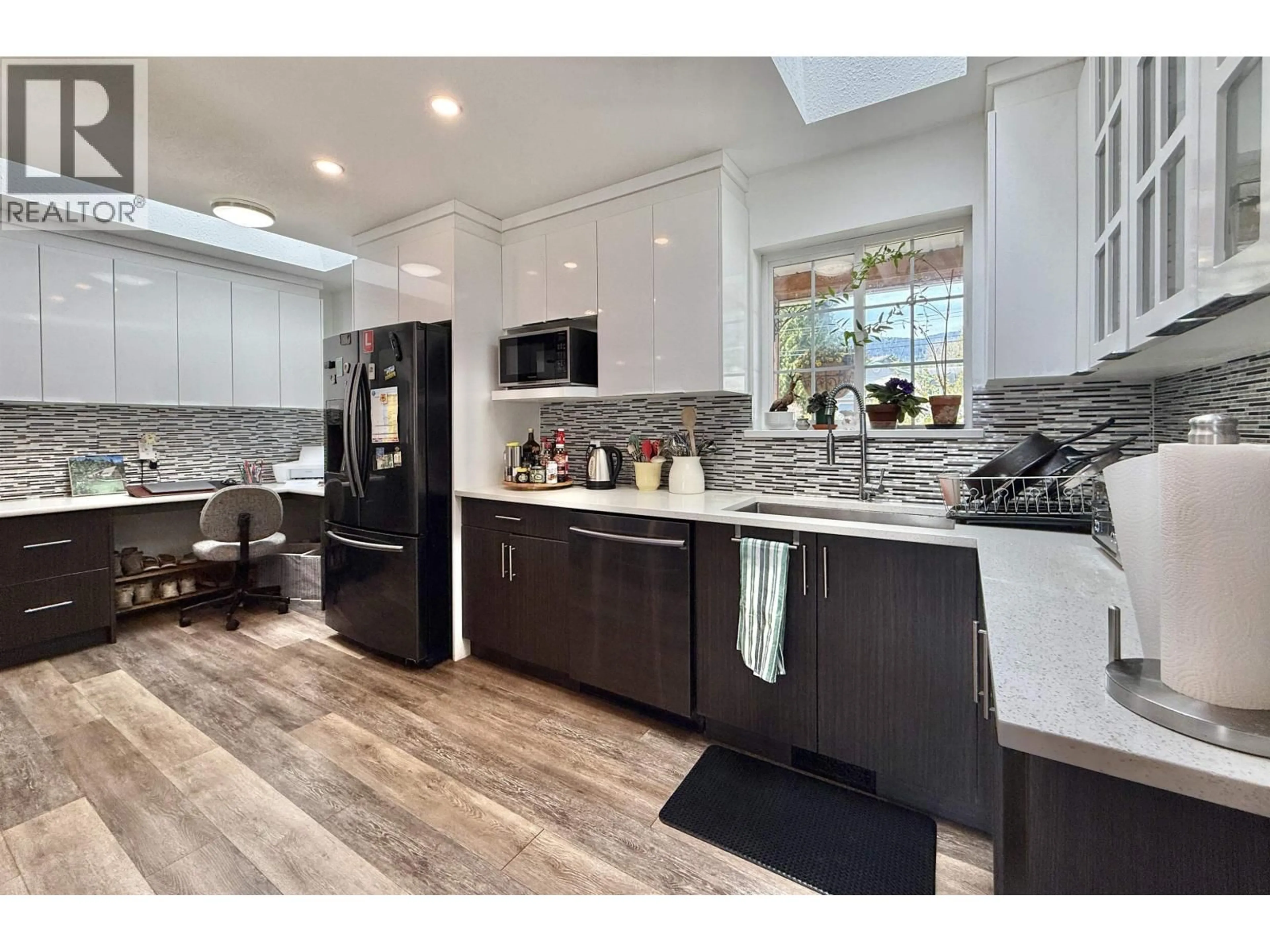 Open concept kitchen, ceramic/tile floor for 1271 FITCHETT ROAD, Gibsons British Columbia V0N1V4