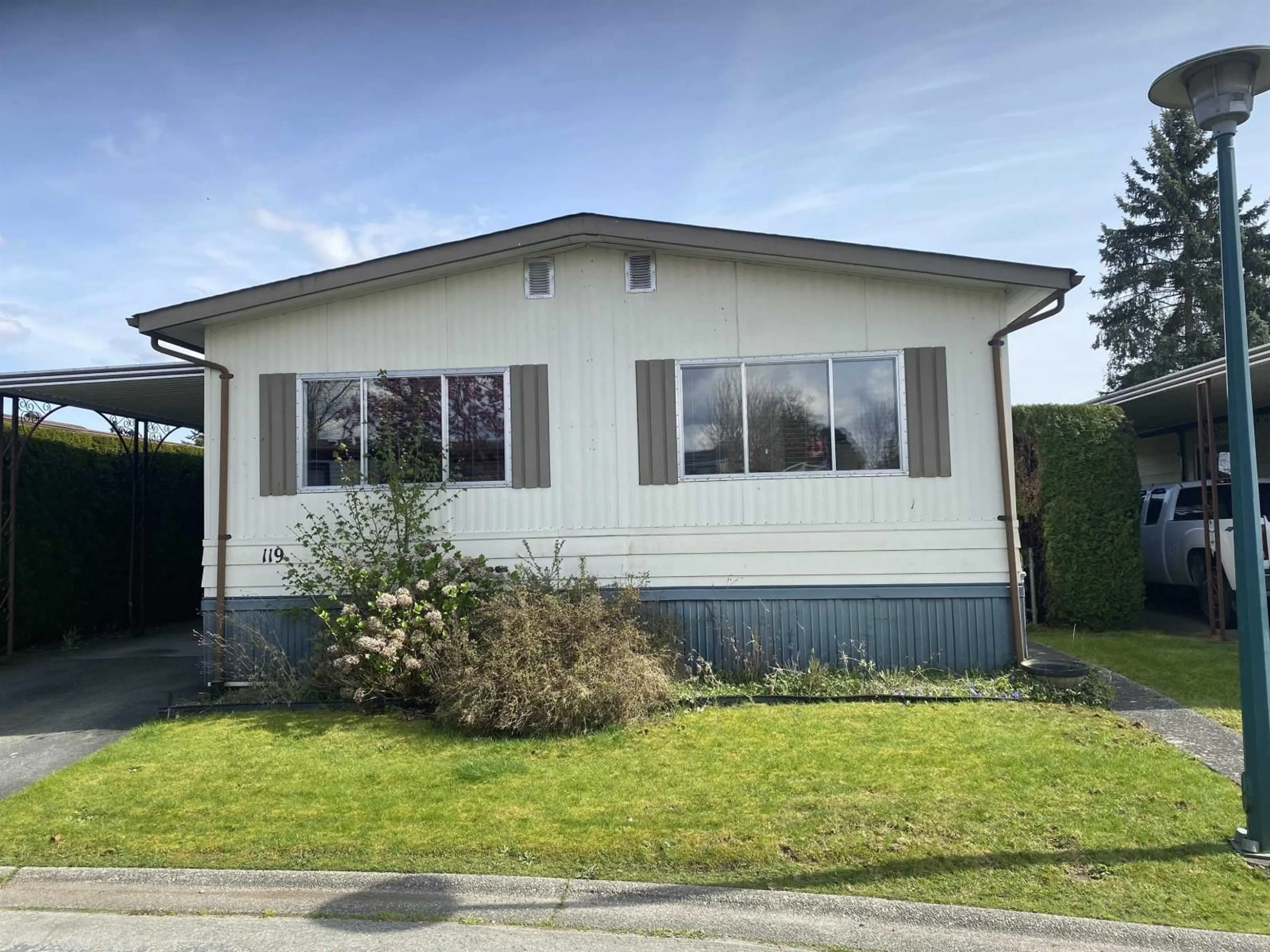 Home with vinyl exterior material, street for 119 - 2303 CRANLEY DRIVE, Surrey British Columbia V4A7V3