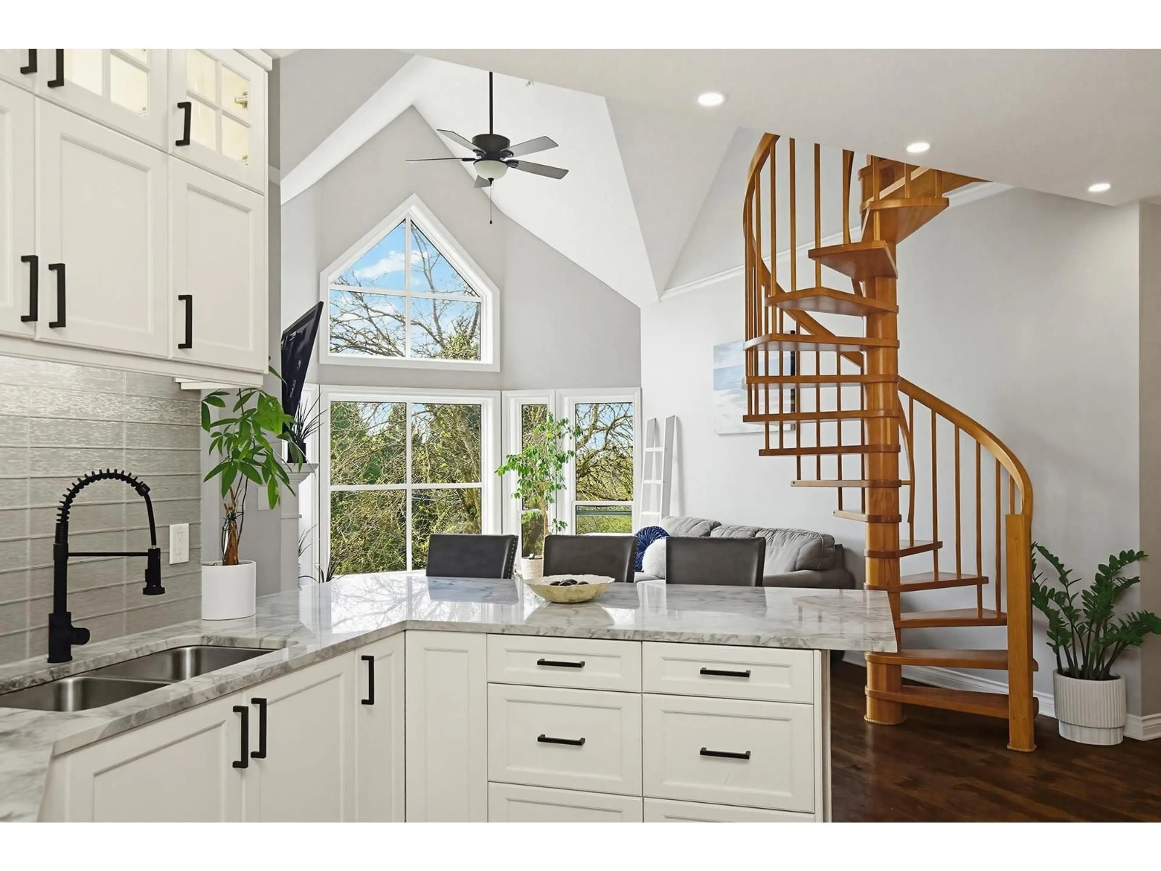 Open concept kitchen, unknown for 502 - 34101 OLD YALE ROAD, Abbotsford British Columbia V2S2K4