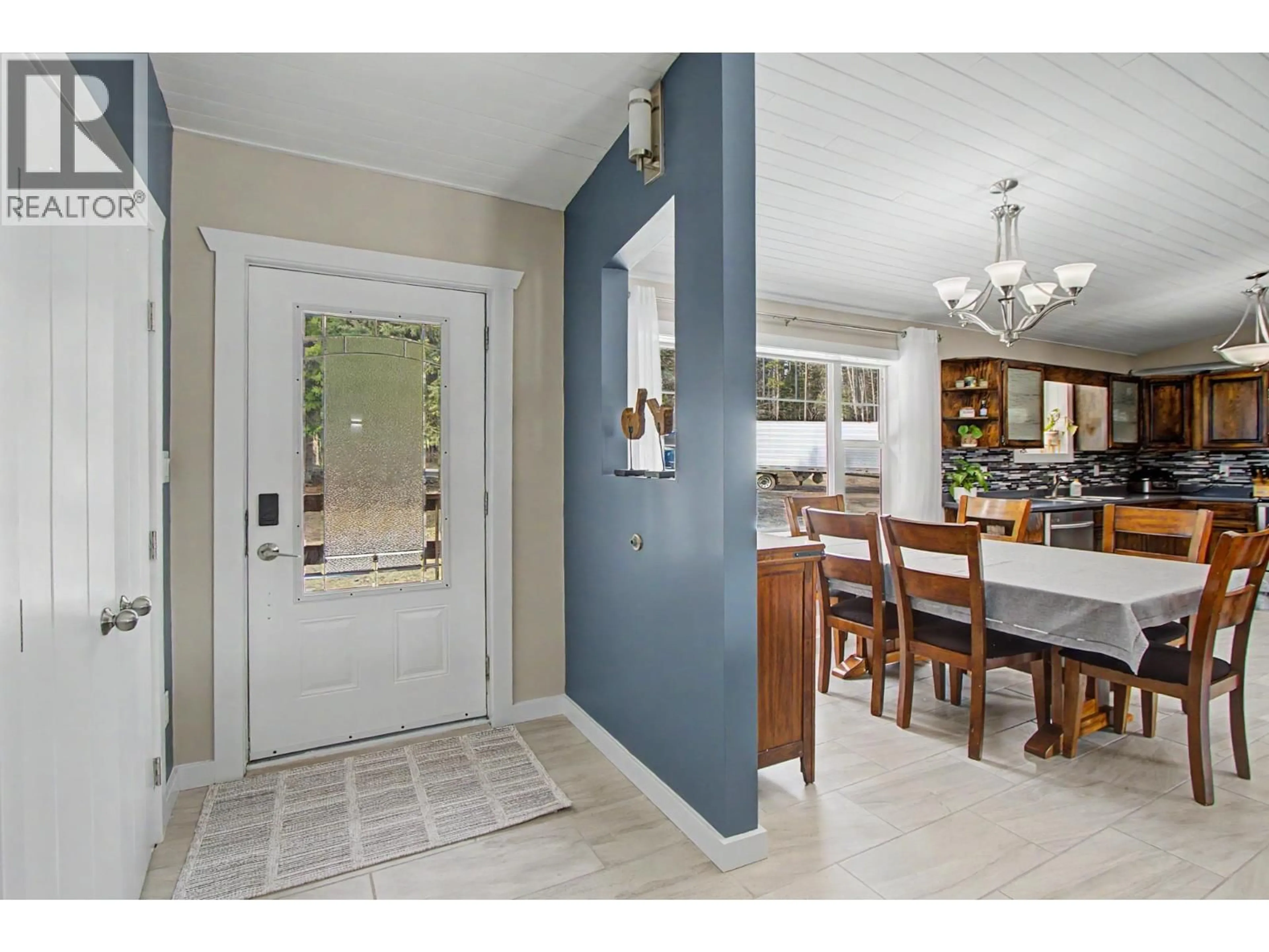 Indoor entryway for 11320 PILOT MOUNTAIN ROAD, Prince George British Columbia V2K5J3