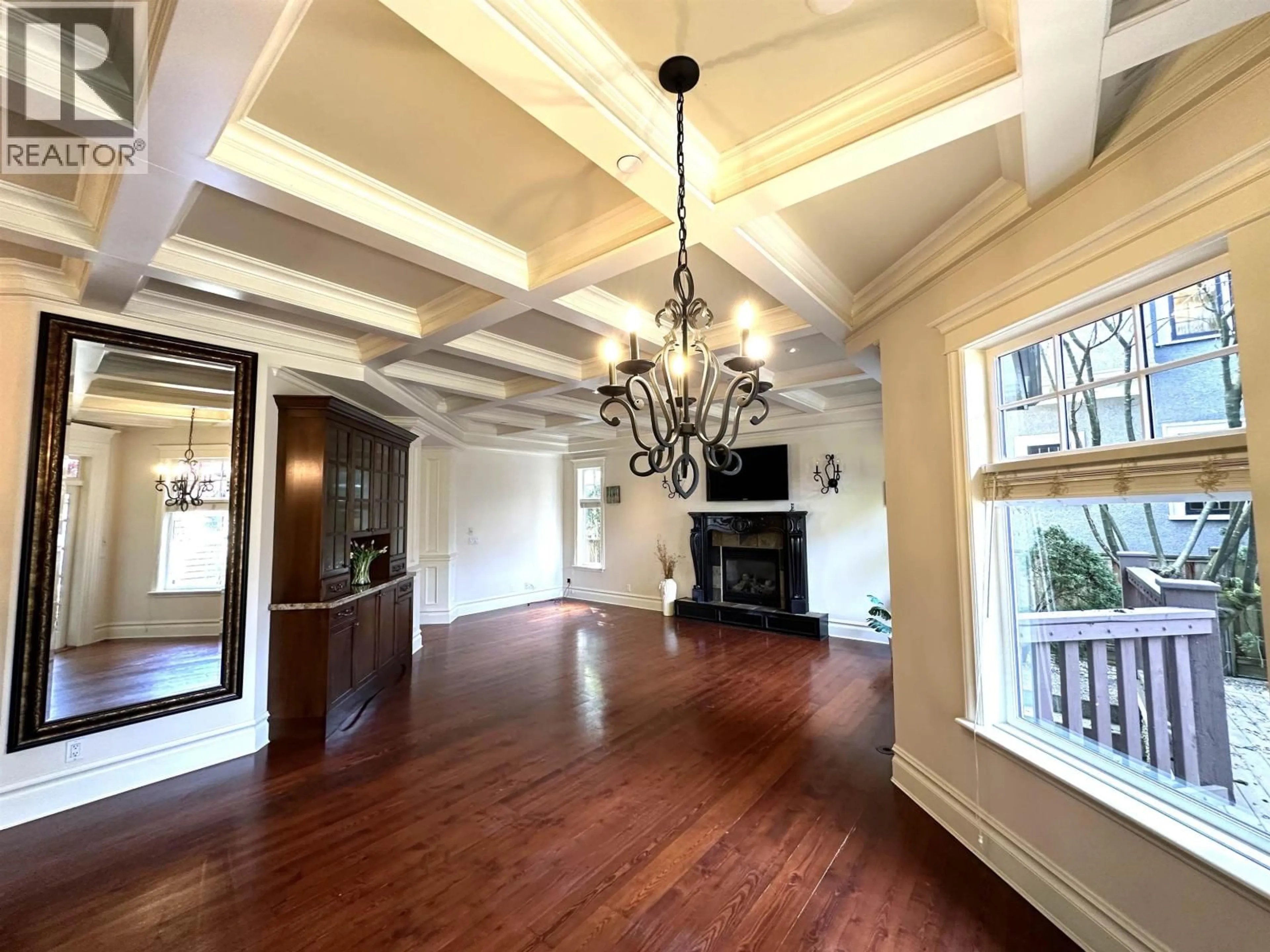 Indoor foyer for 2655 37TH AVENUE, Vancouver British Columbia V6N2T3