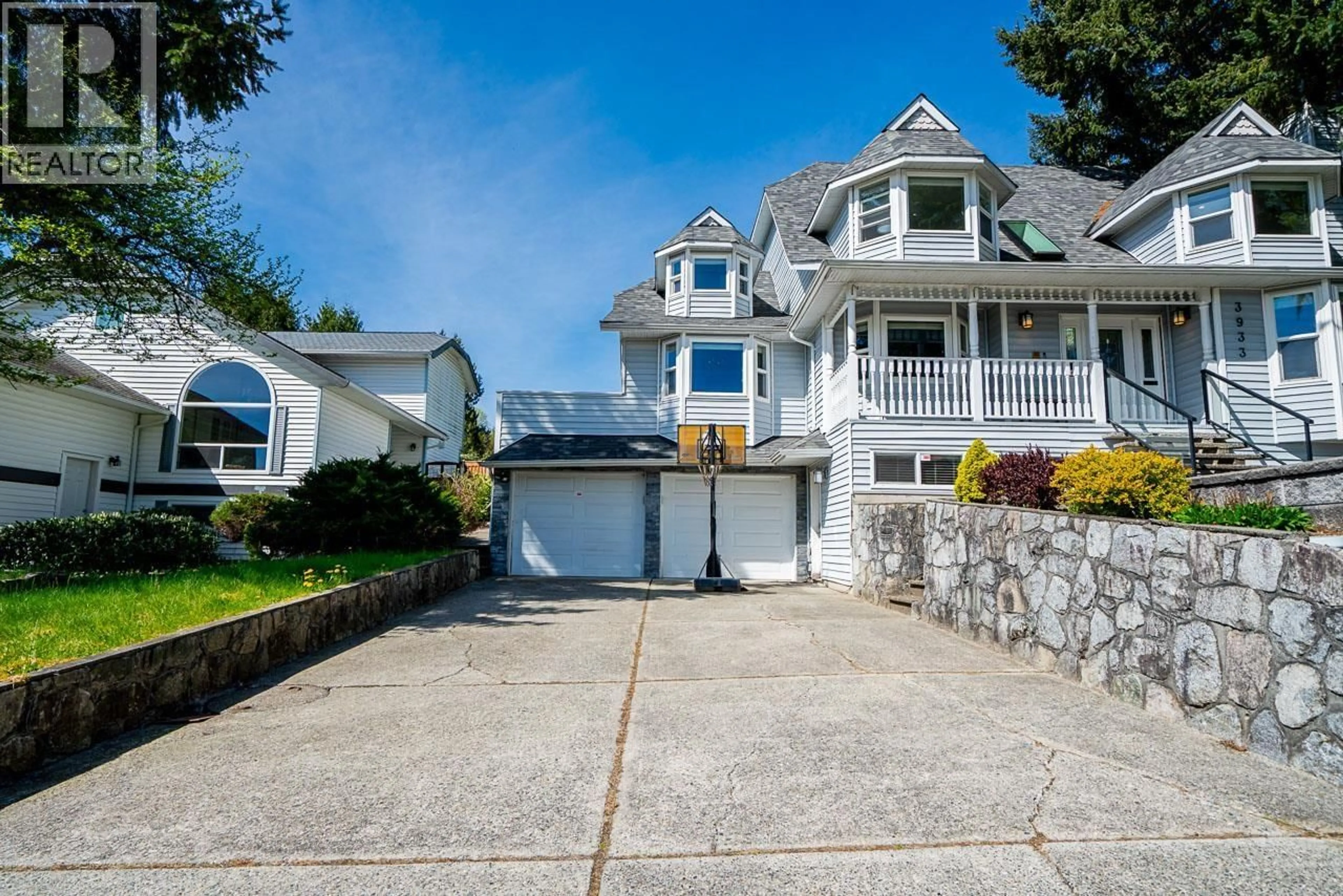 Home with vinyl exterior material, street for 3933 TORONTO STREET, Port Coquitlam British Columbia V3B6M4