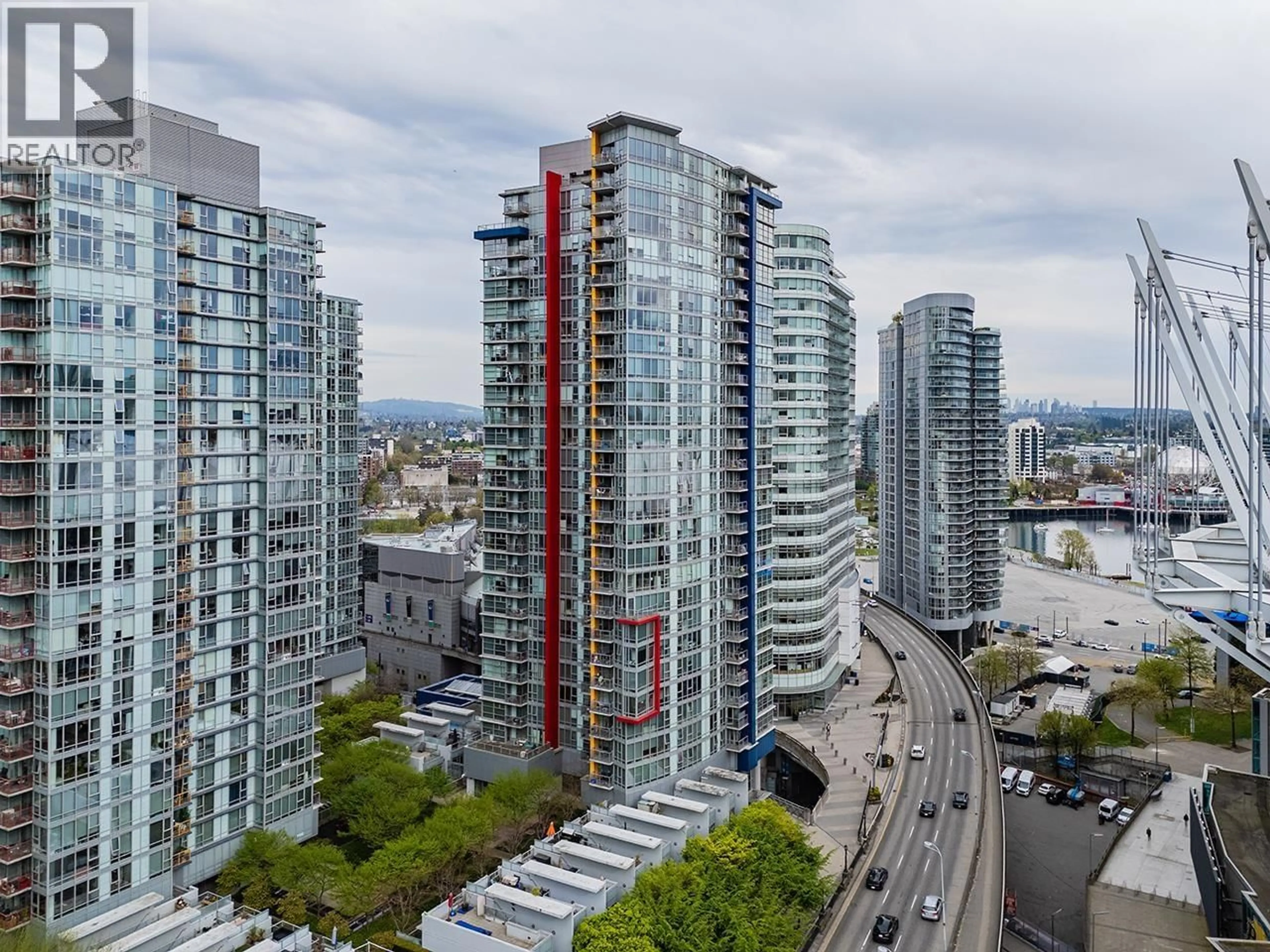 A pic from outside/outdoor area/front of a property/back of a property/a pic from drone, city buildings view from balcony for 2609 - 111 GEORGIA STREET, Vancouver British Columbia V6B1T8