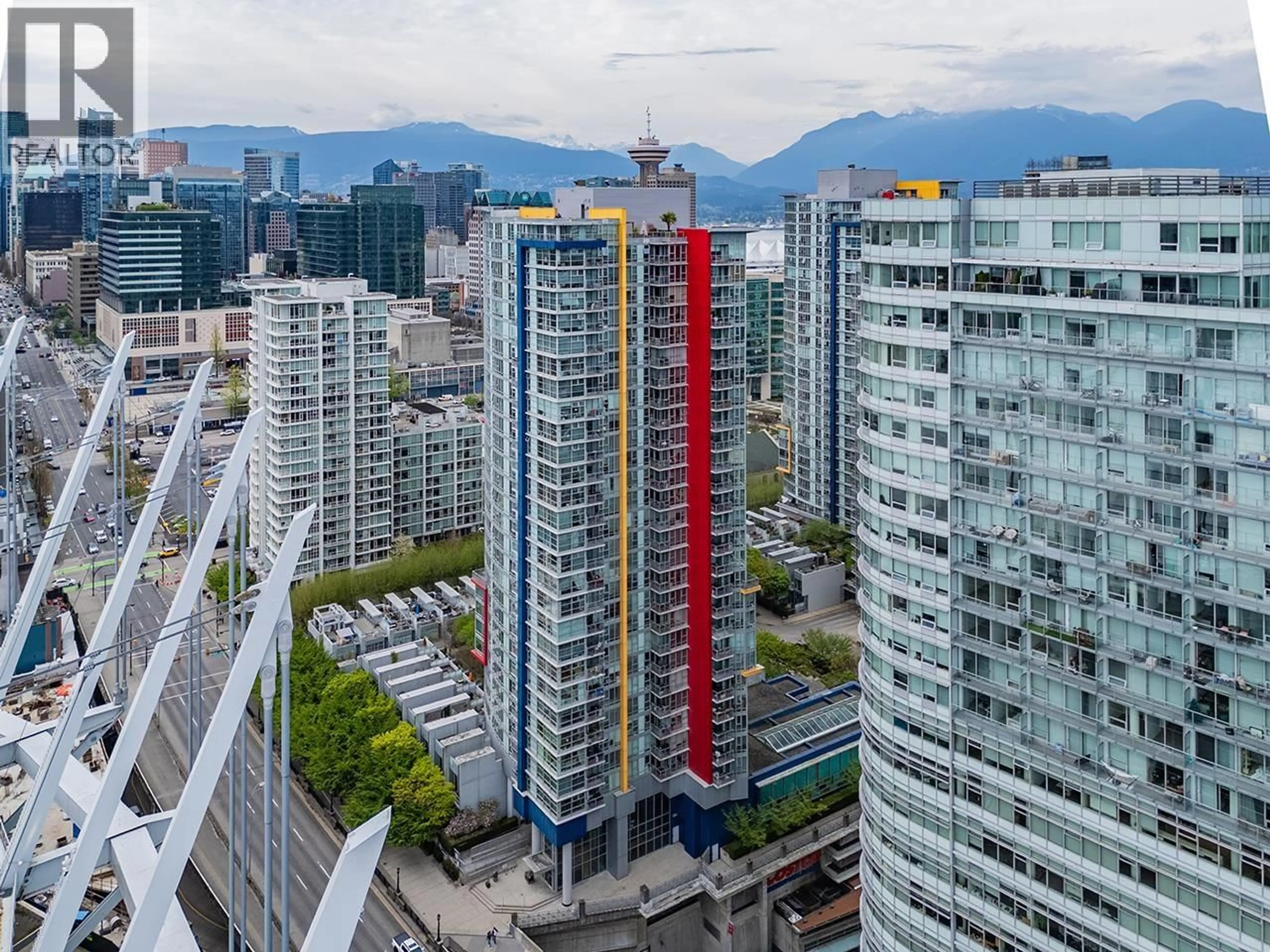 A pic from outside/outdoor area/front of a property/back of a property/a pic from drone, city buildings view from balcony for 2609 - 111 GEORGIA STREET, Vancouver British Columbia V6B1T8
