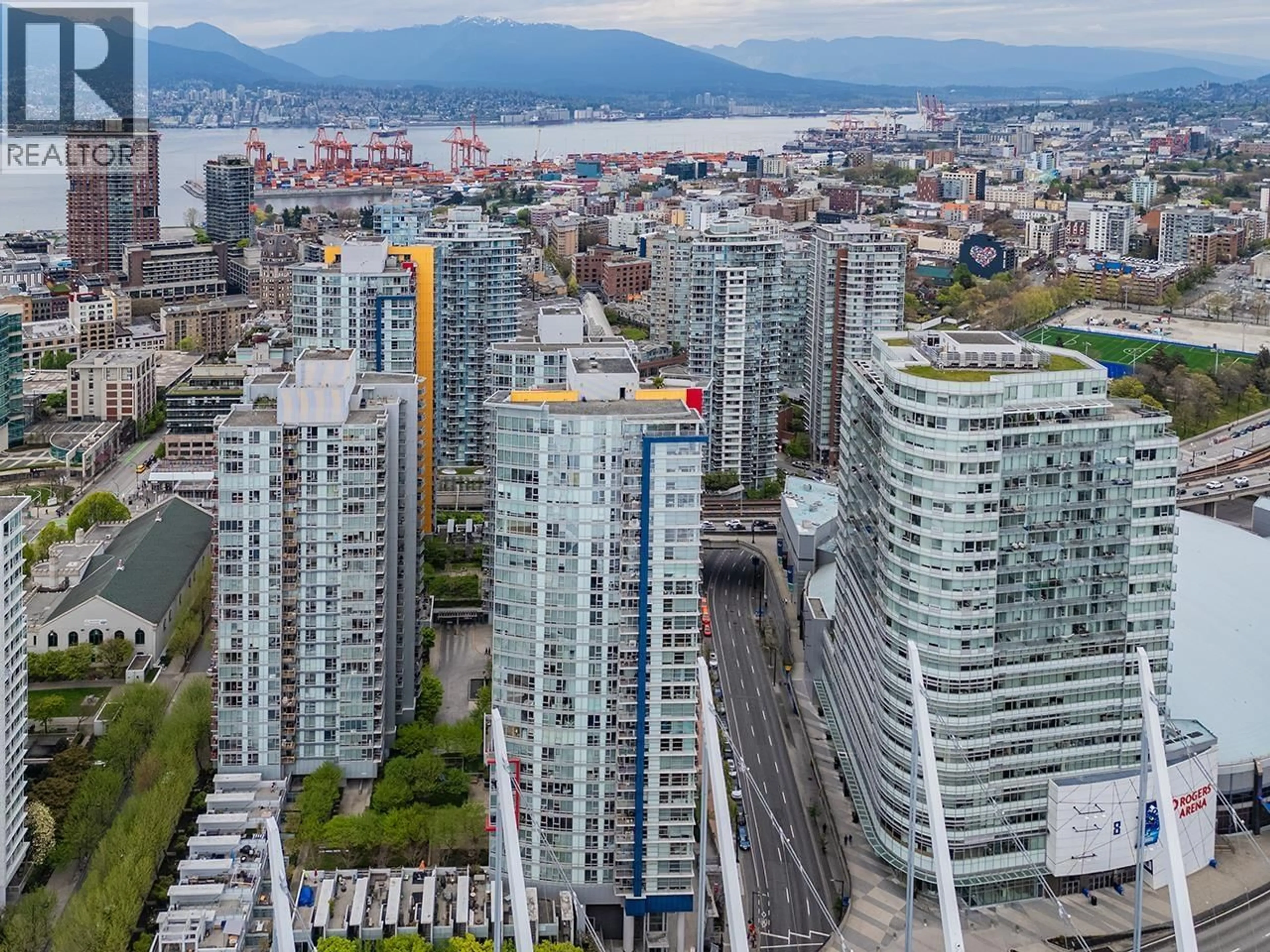 A pic from outside/outdoor area/front of a property/back of a property/a pic from drone, city buildings view from balcony for 2609 - 111 GEORGIA STREET, Vancouver British Columbia V6B1T8