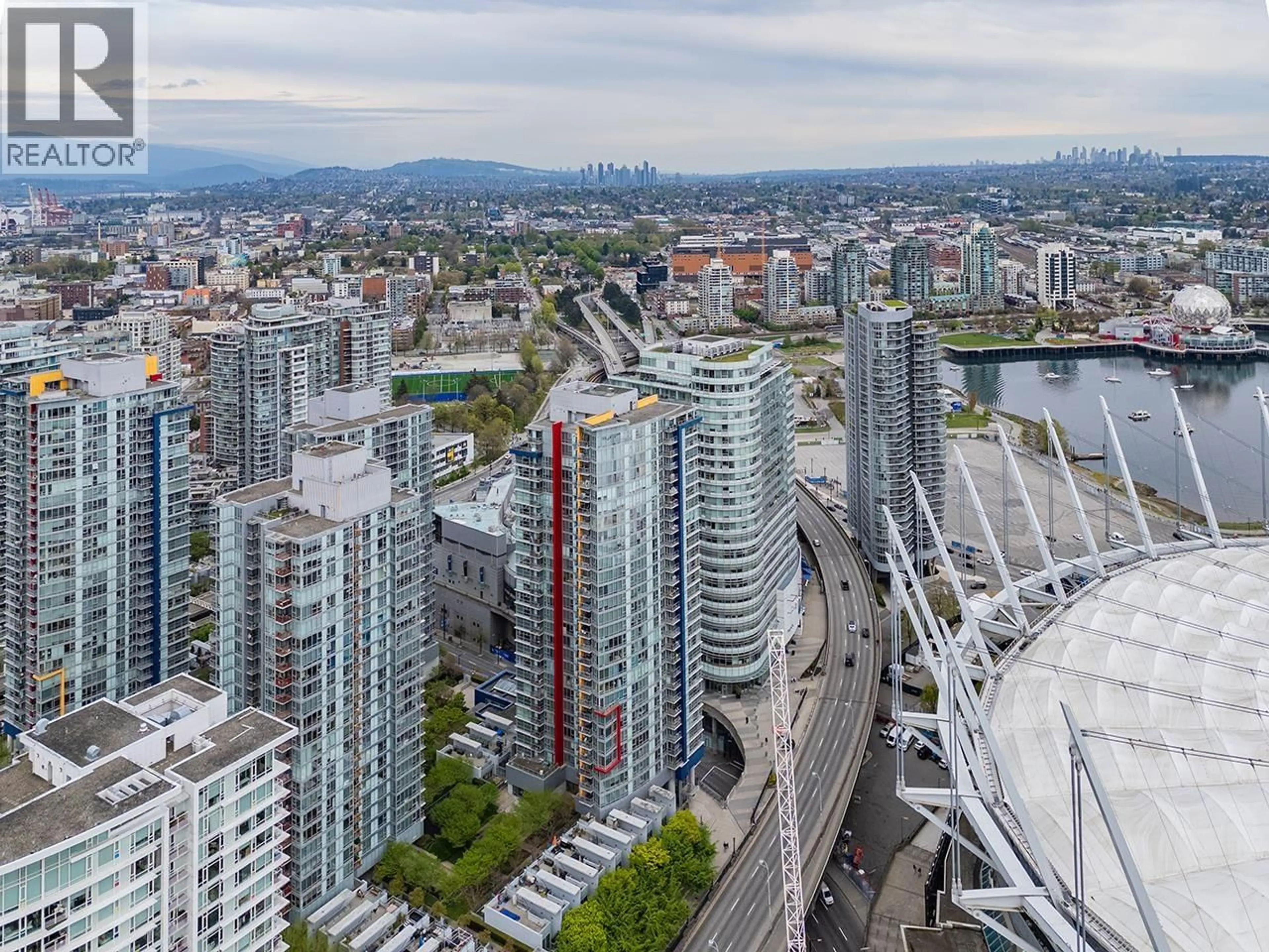 A pic from outside/outdoor area/front of a property/back of a property/a pic from drone, city buildings view from balcony for 2609 - 111 GEORGIA STREET, Vancouver British Columbia V6B1T8