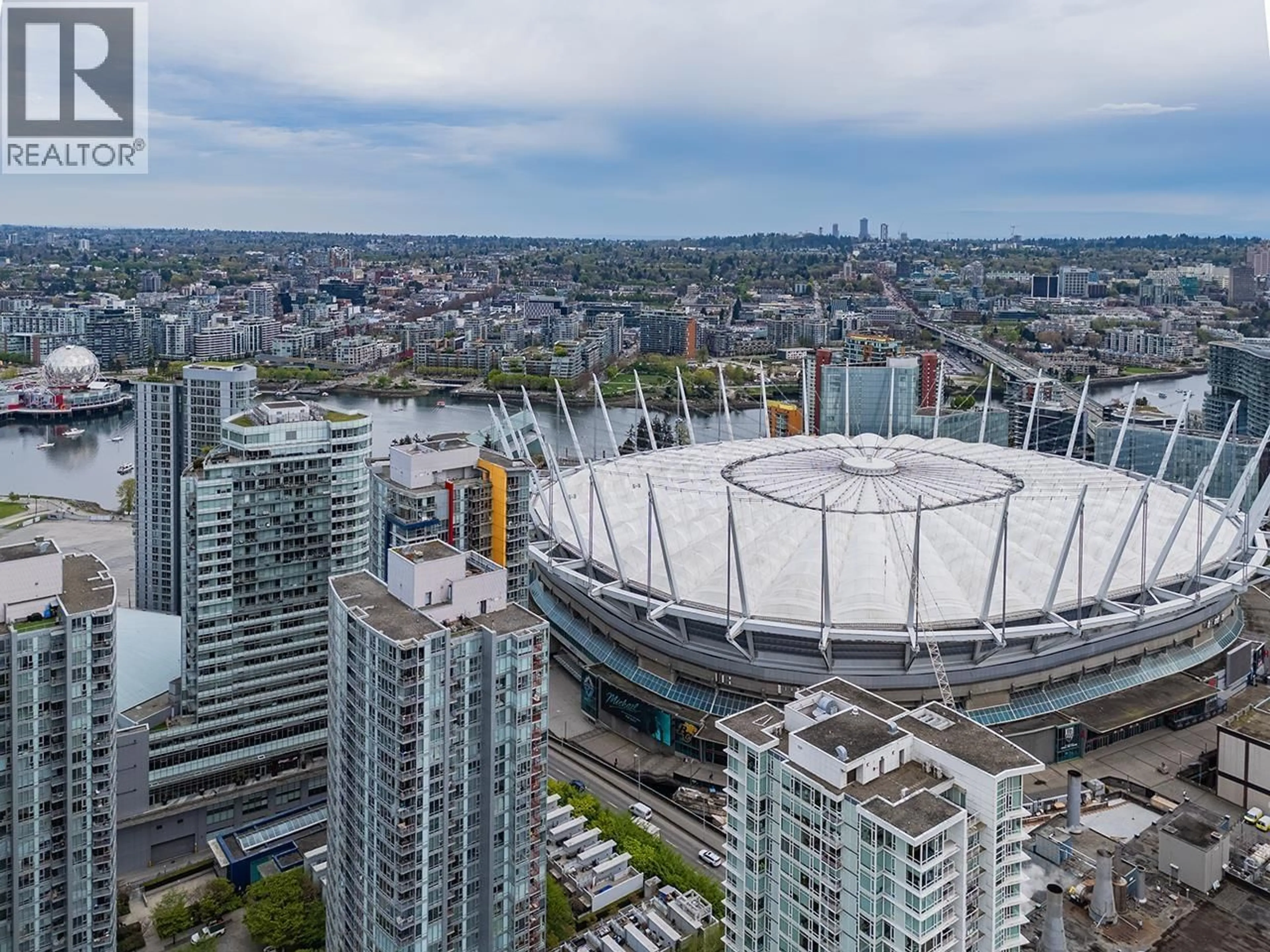 A pic from outside/outdoor area/front of a property/back of a property/a pic from drone, city buildings view from balcony for 2609 - 111 GEORGIA STREET, Vancouver British Columbia V6B1T8