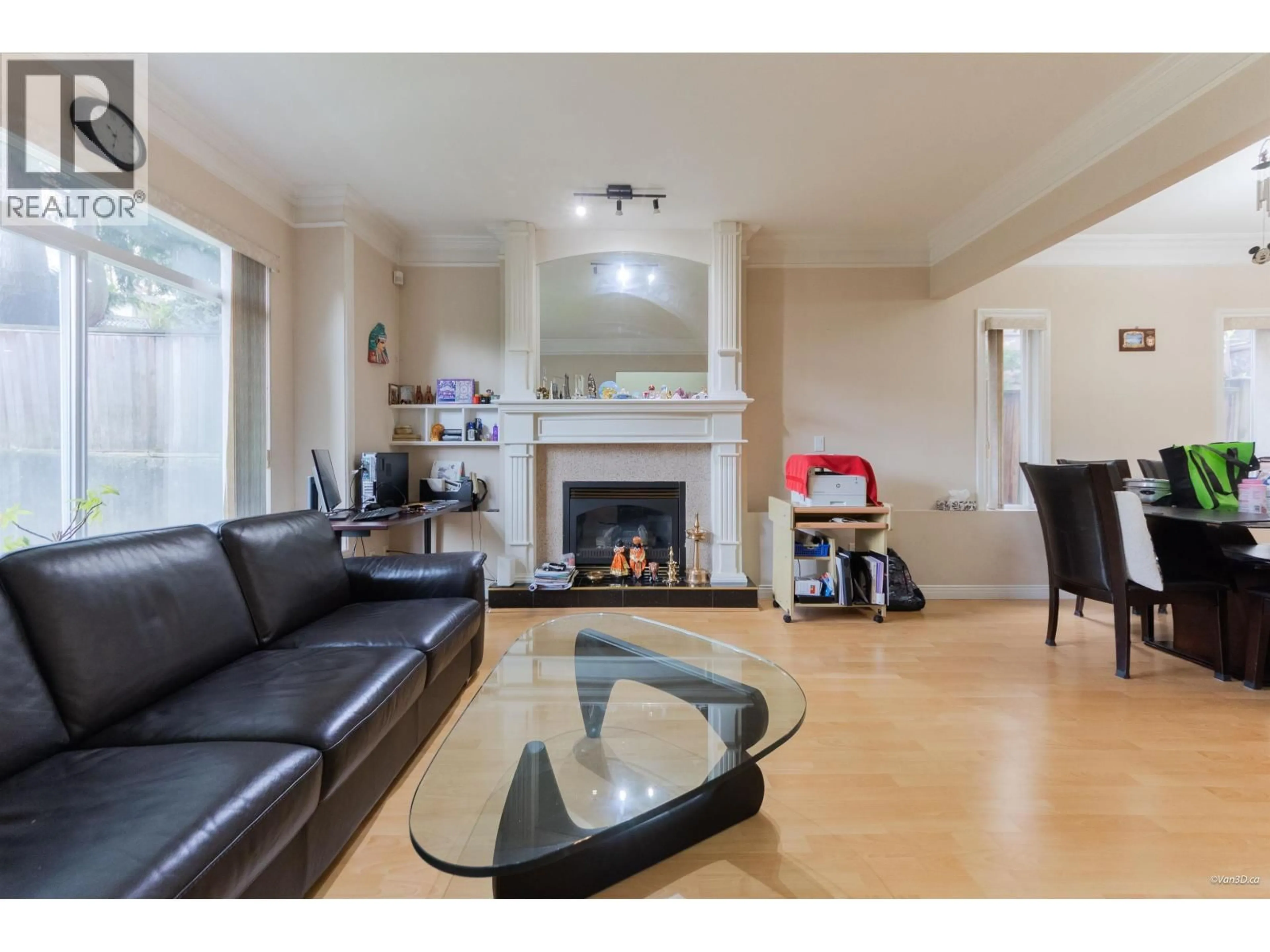 Living room with furniture, unknown for 4191 DOMINION STREET, Burnaby British Columbia V5G1C5