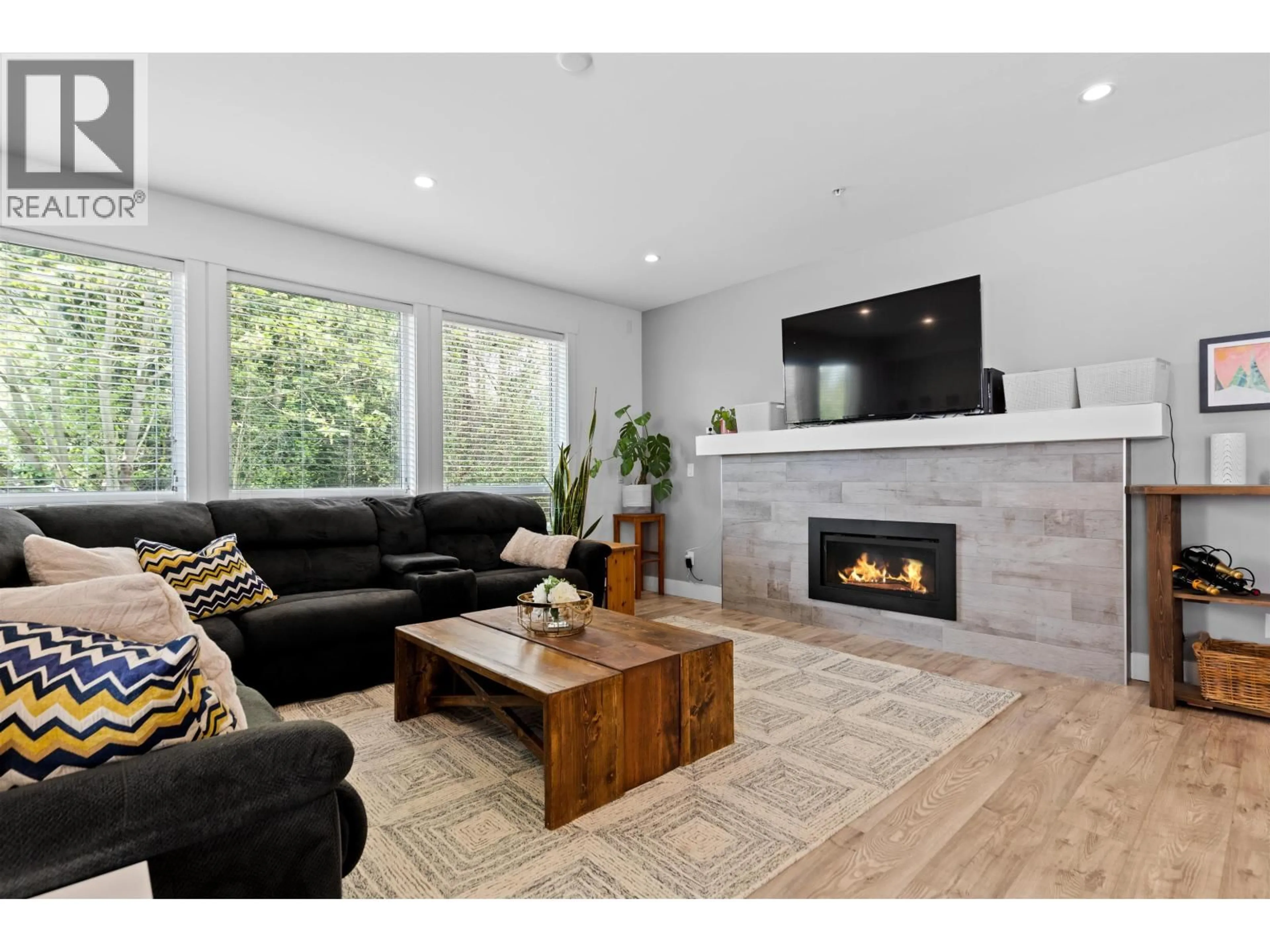 Living room with furniture, wood/laminate floor for 12213 207A STREET, Maple Ridge British Columbia V2X9T1