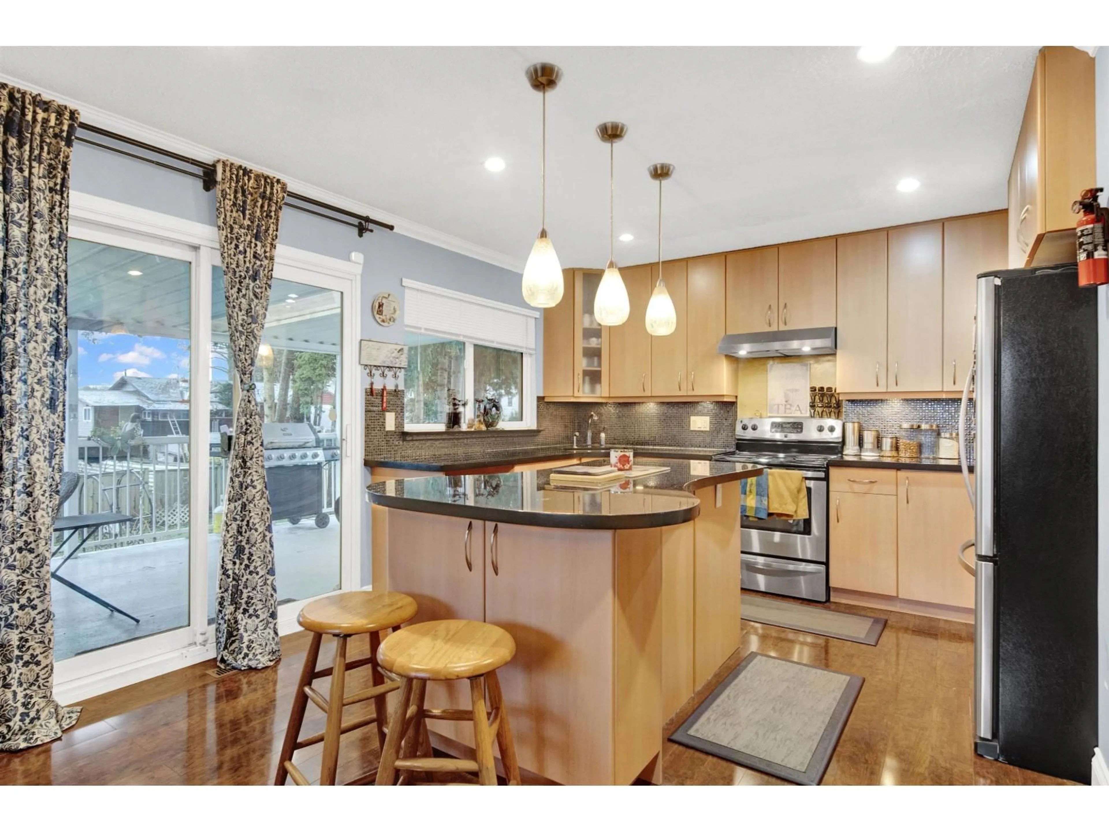 Open concept kitchen, wood/laminate floor for 12754 CAMPBELL PLACE, Surrey British Columbia V3V6C8