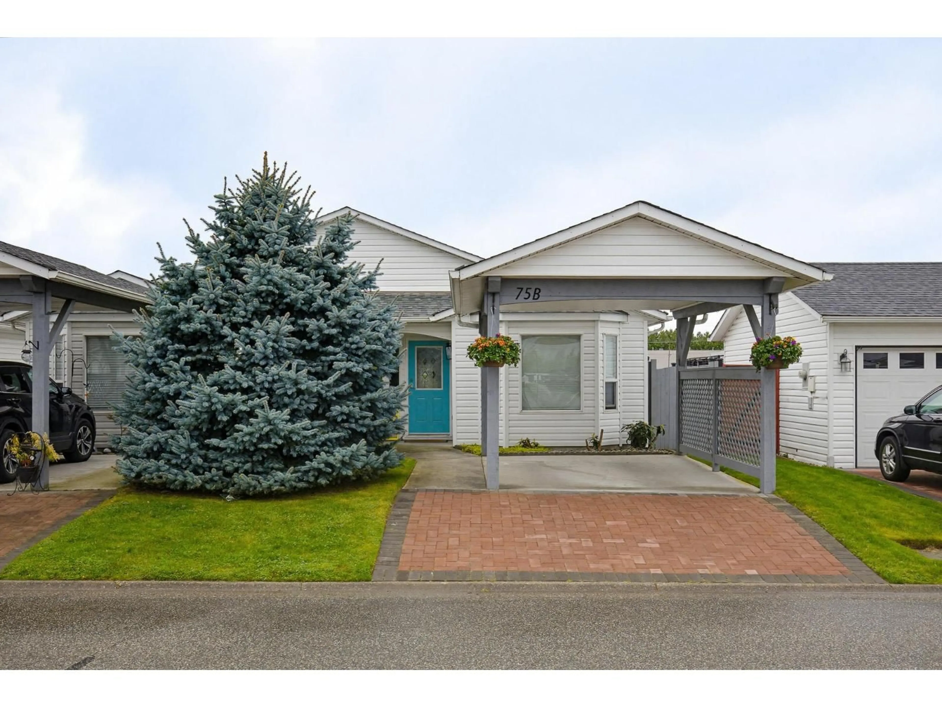Home with vinyl exterior material, street for 75B - 45918 KNIGHT ROAD, Chilliwack British Columbia V2R3X4