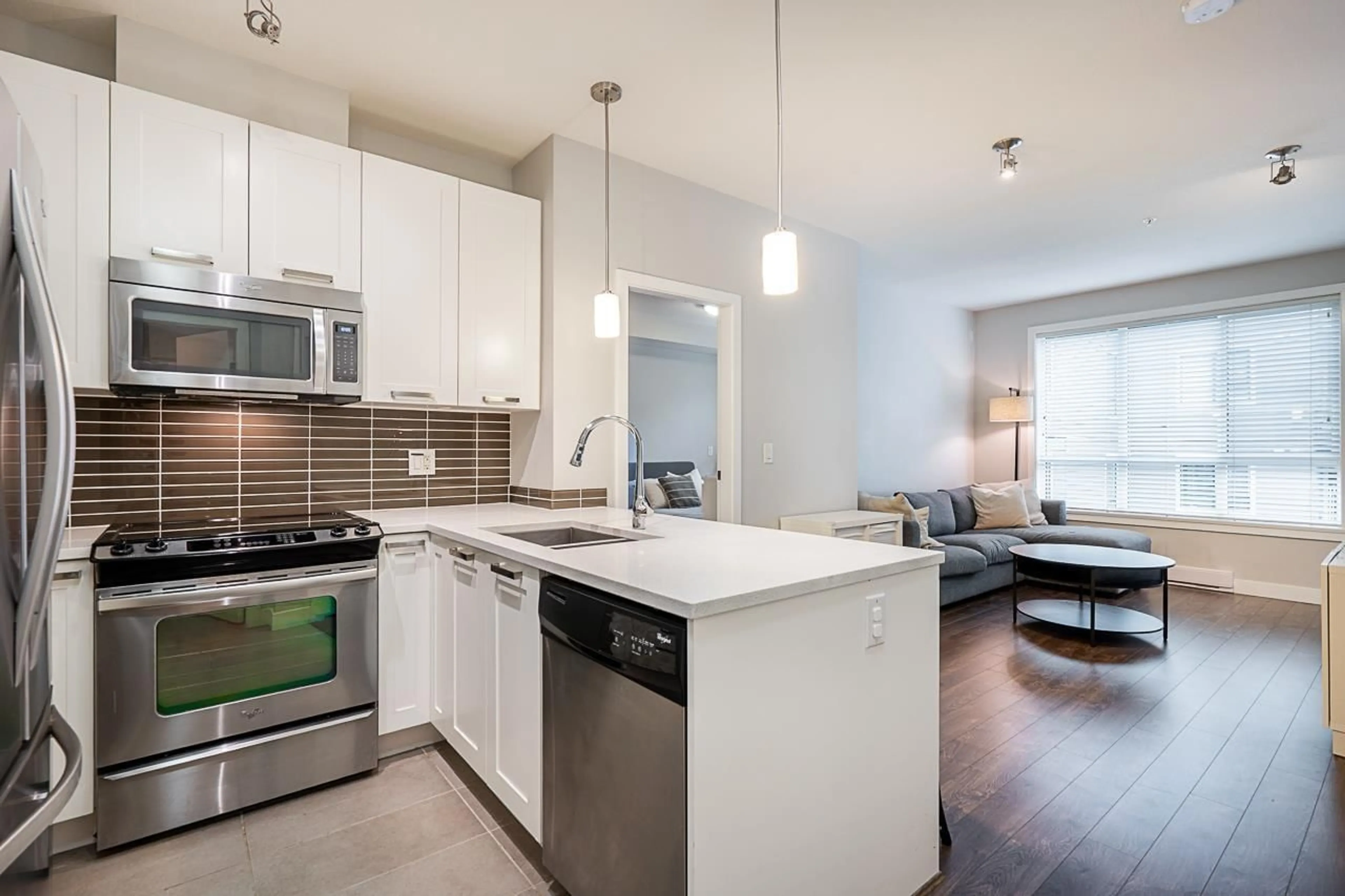 Open concept kitchen, unknown for 407 - 15388 105 AVENUE, Surrey British Columbia V3R0C4