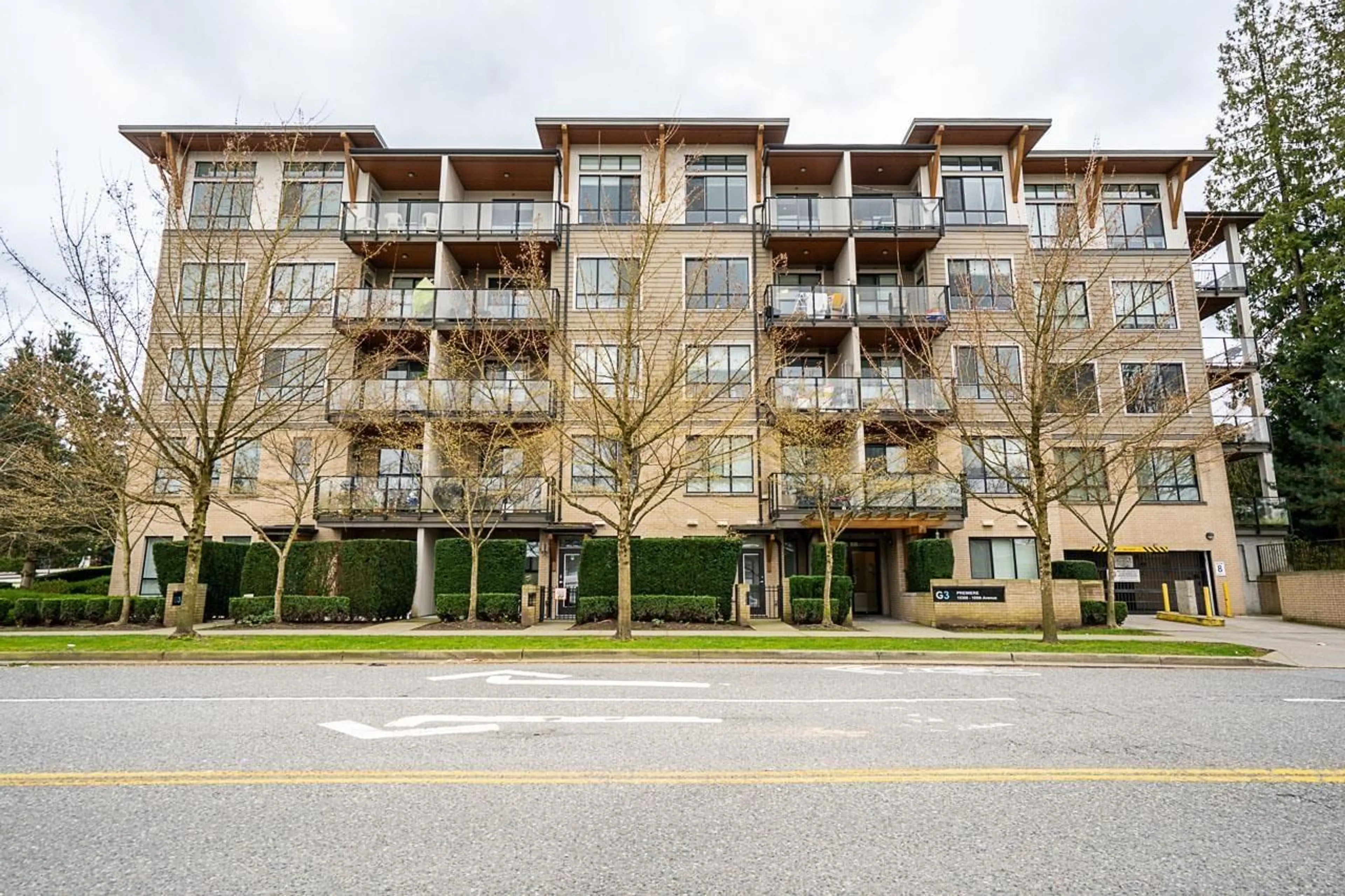 Patio, building for 407 - 15388 105 AVENUE, Surrey British Columbia V3R0C4