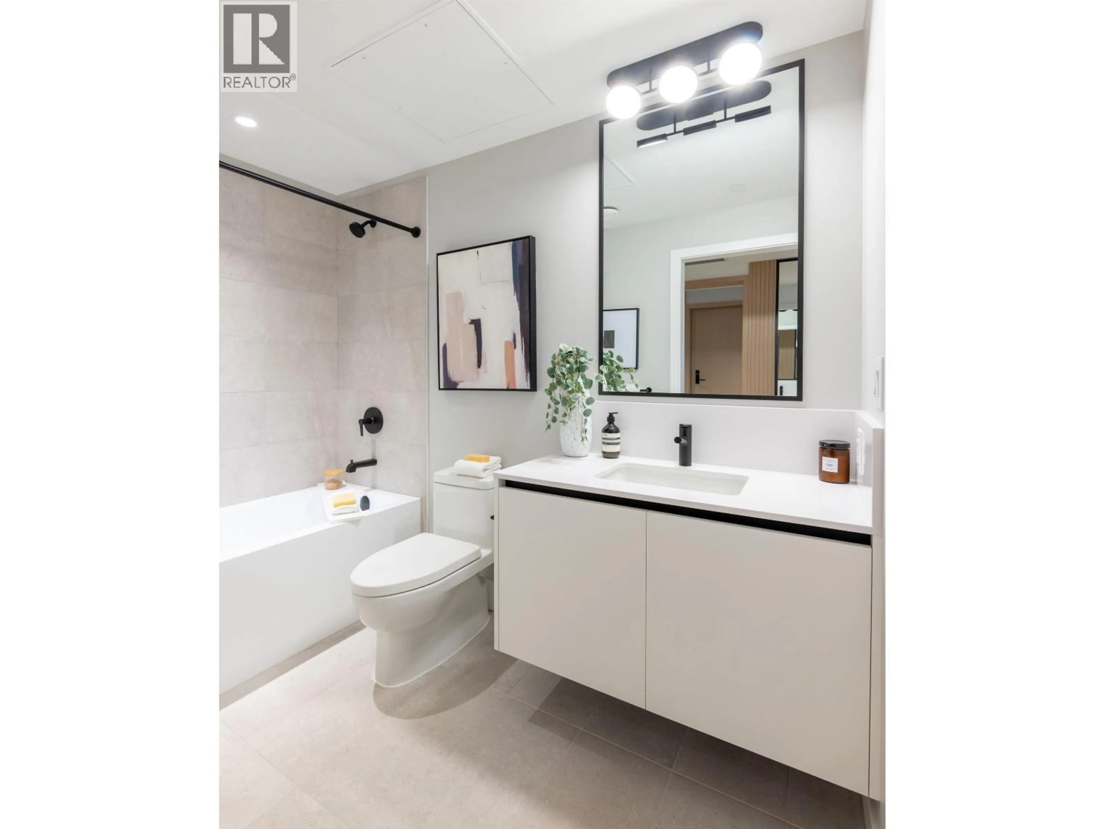 Contemporary bathroom, ceramic/tile floor for 304 - 1209 CECILE DRIVE, Port Moody British Columbia V3H1N1