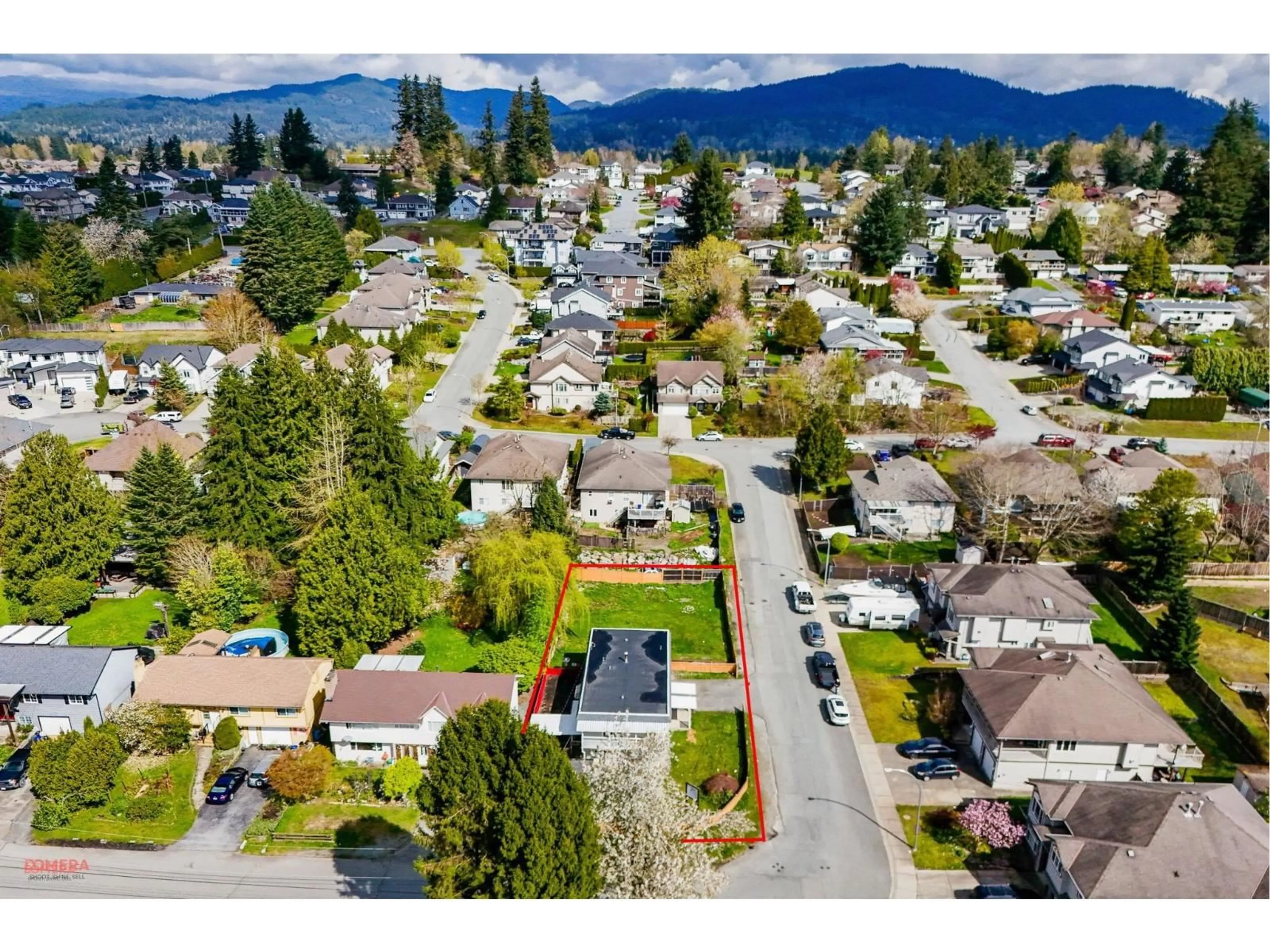 A pic from outside/outdoor area/front of a property/back of a property/a pic from drone, mountain view for 32891 BAKERVIEW AVENUE, Mission British Columbia V2V2P8