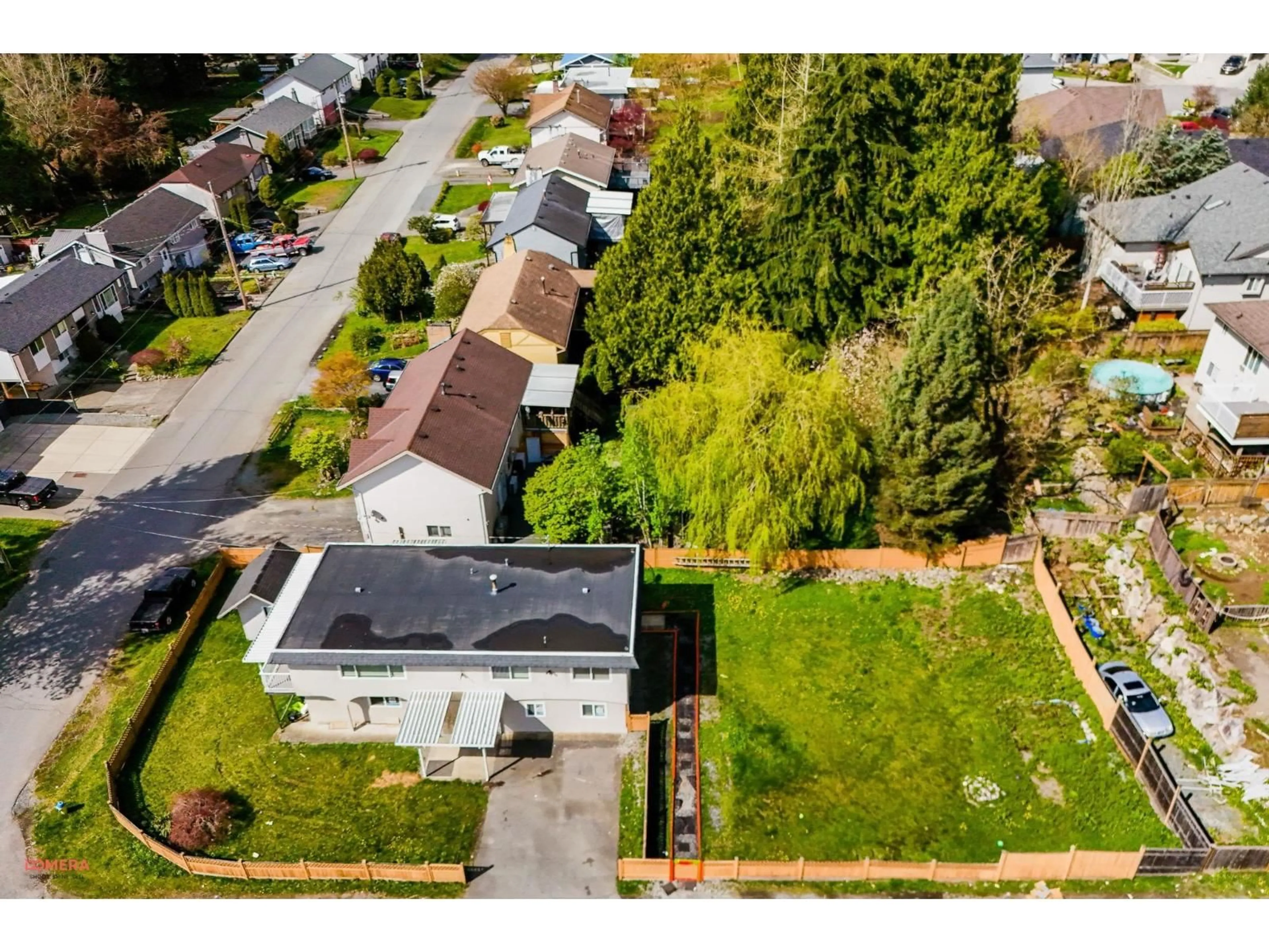 A pic from outside/outdoor area/front of a property/back of a property/a pic from drone, street for 32891 BAKERVIEW AVENUE, Mission British Columbia V2V2P8