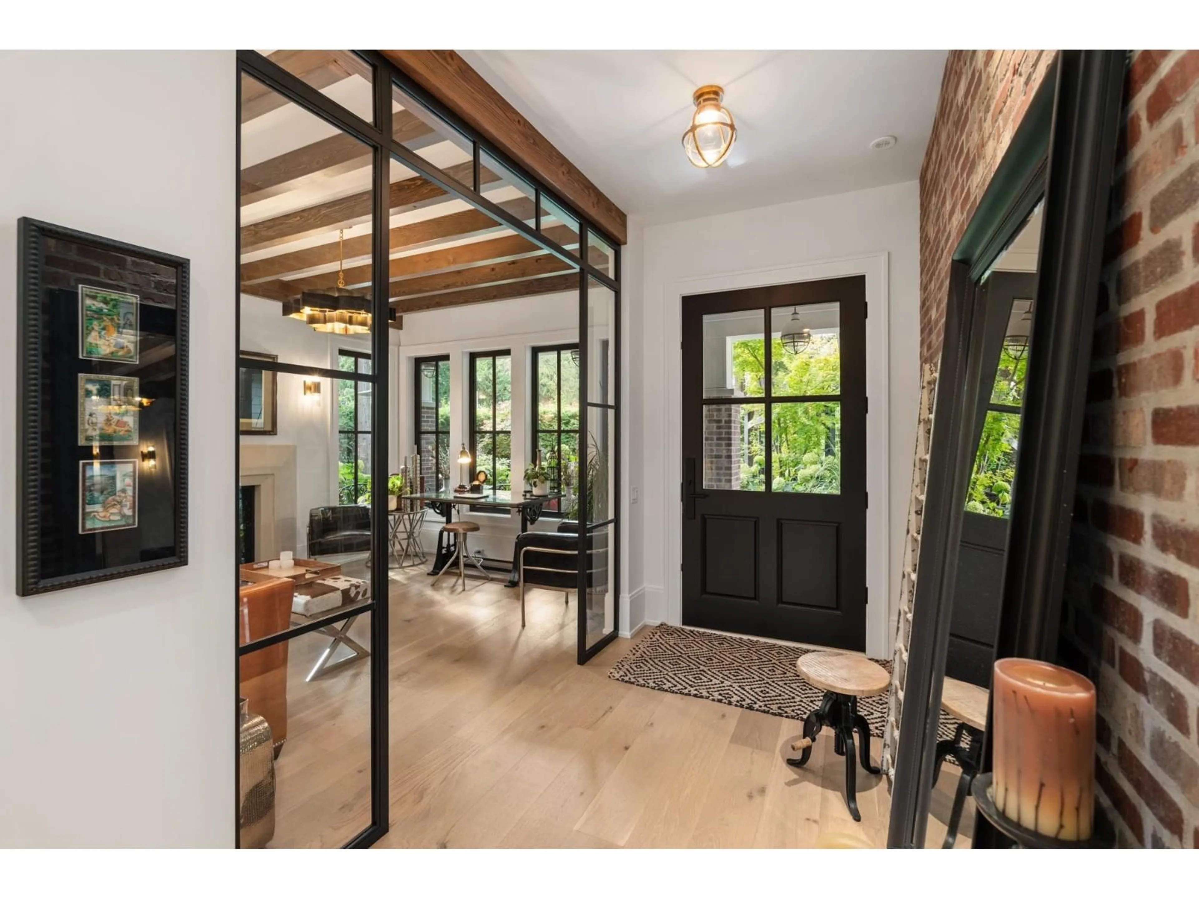 Indoor entryway for 2408 CHRISTOPHERSON ROAD, Surrey British Columbia V4A5W2