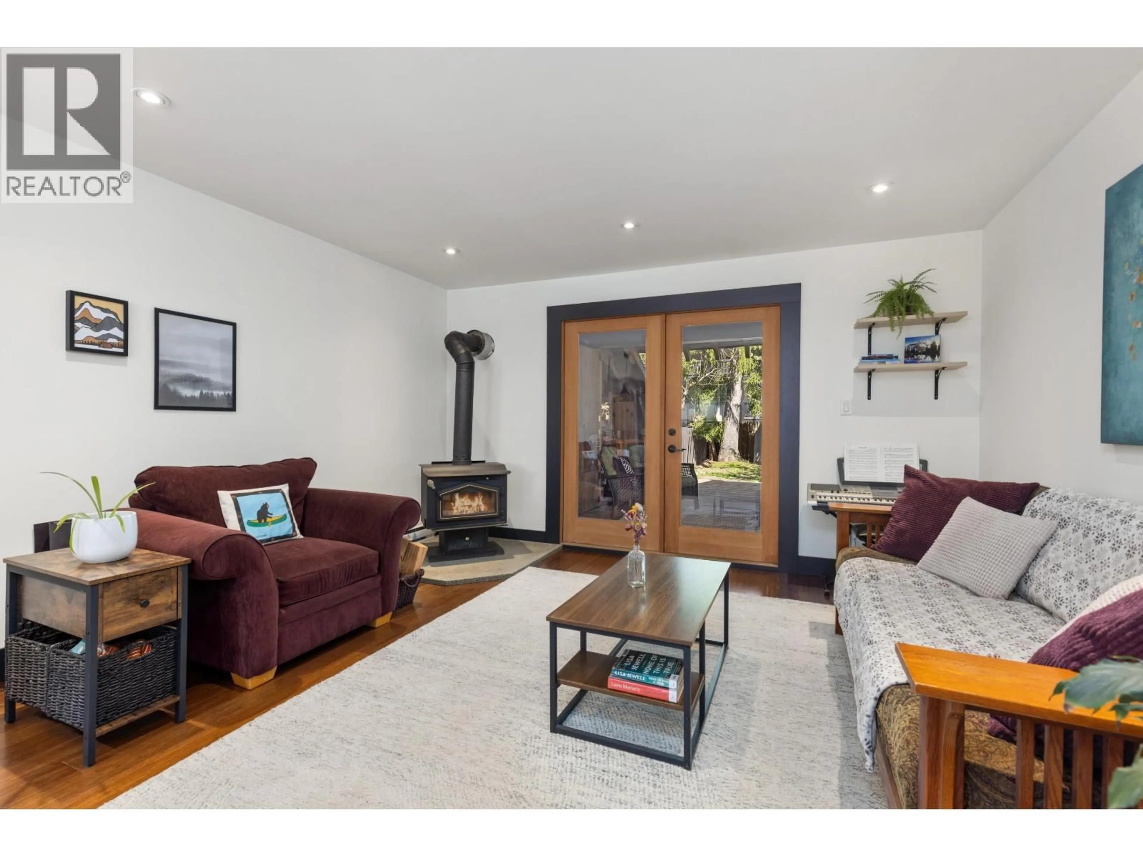 Living room with furniture, wood/laminate floor for 3 - 1470 LAUREL STREET, Pemberton British Columbia V0N2L1