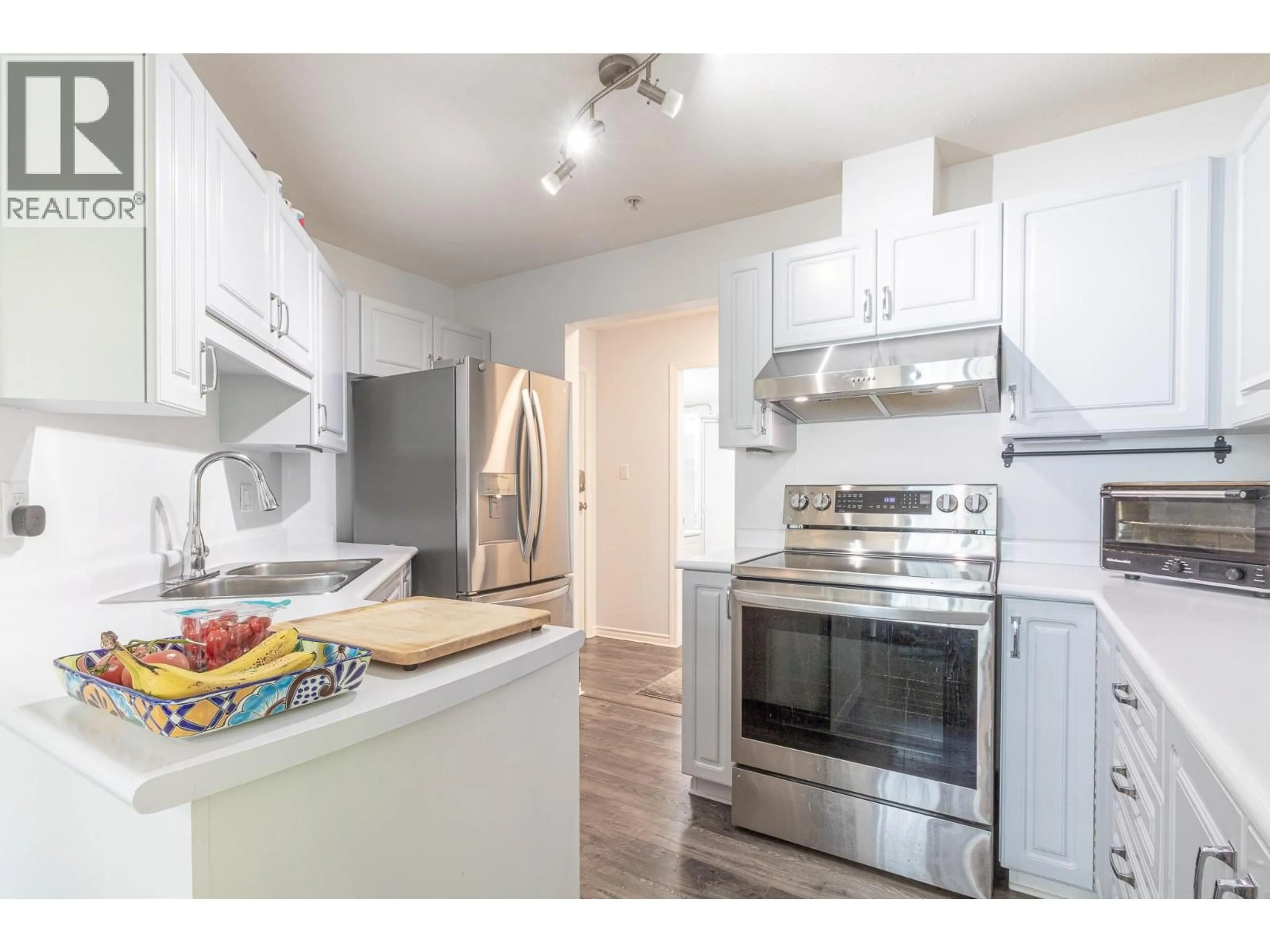 Standard kitchen, wood/laminate floor for 205 - 12207 224 STREET, Maple Ridge British Columbia V2X6B9