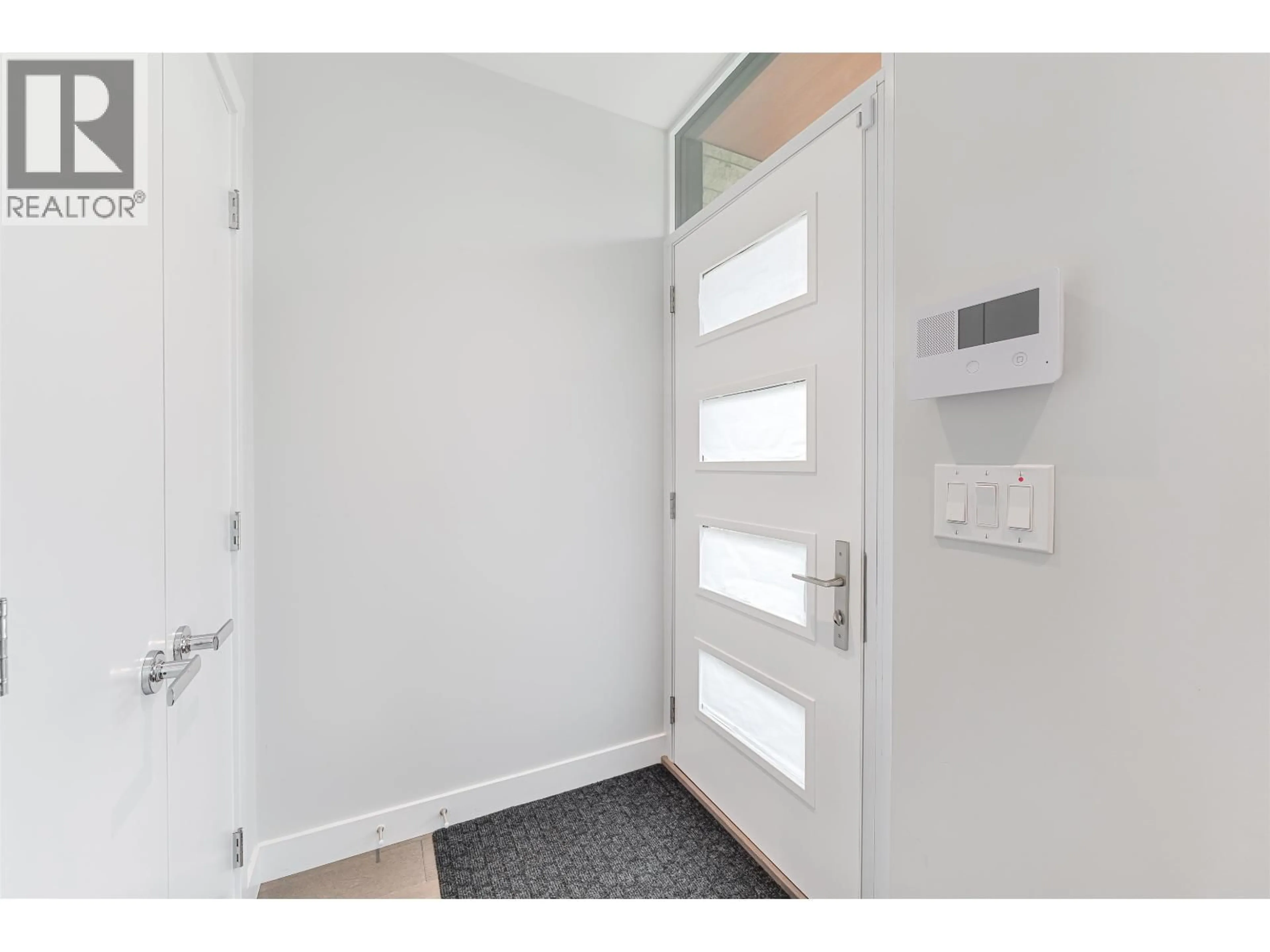 Indoor entryway for 5336 UNIVERSITY BOULEVARD, Vancouver British Columbia V6T0C8
