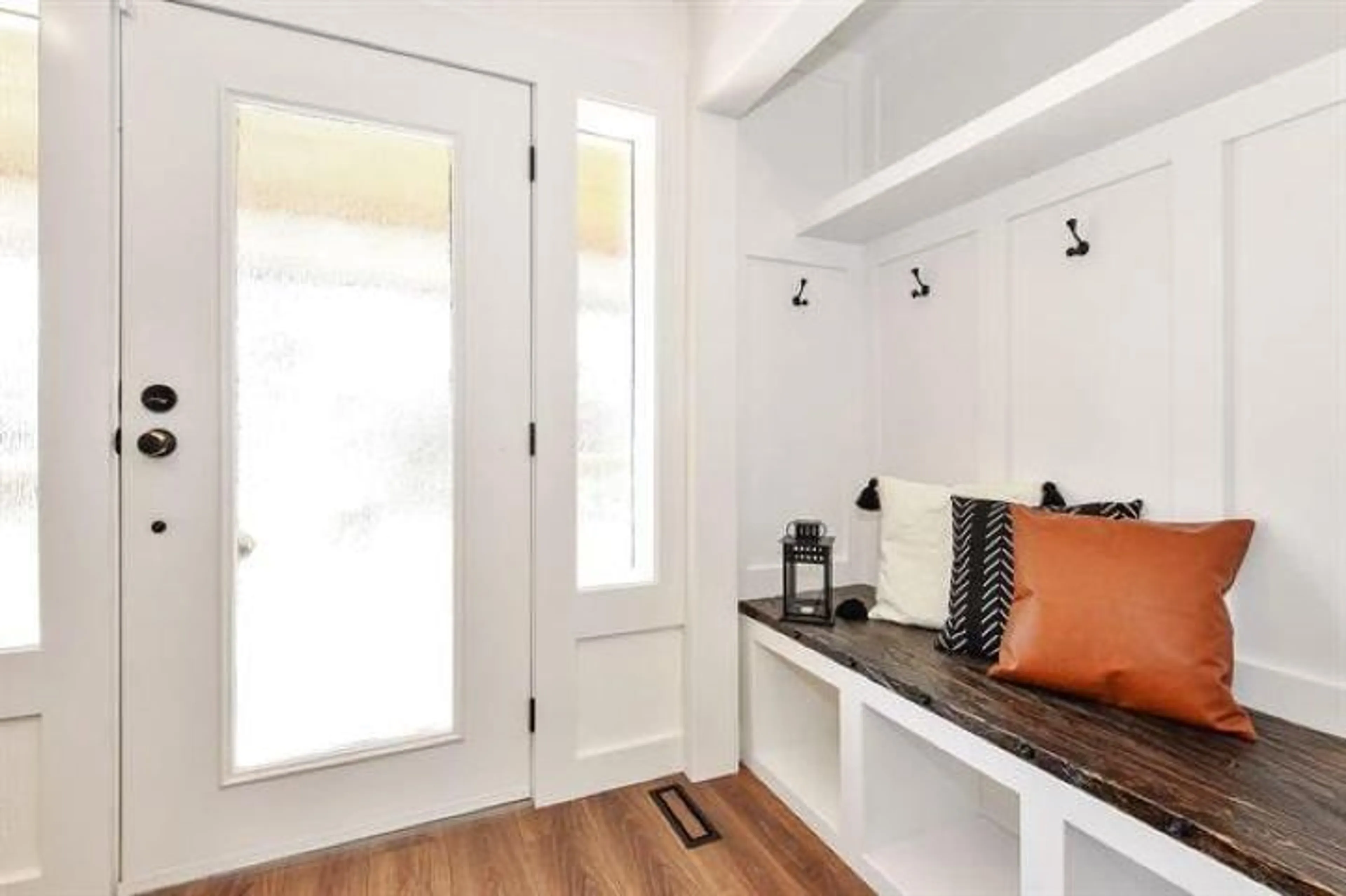 Indoor entryway for 7657 HORNE STREET, Mission British Columbia V2V3Y8