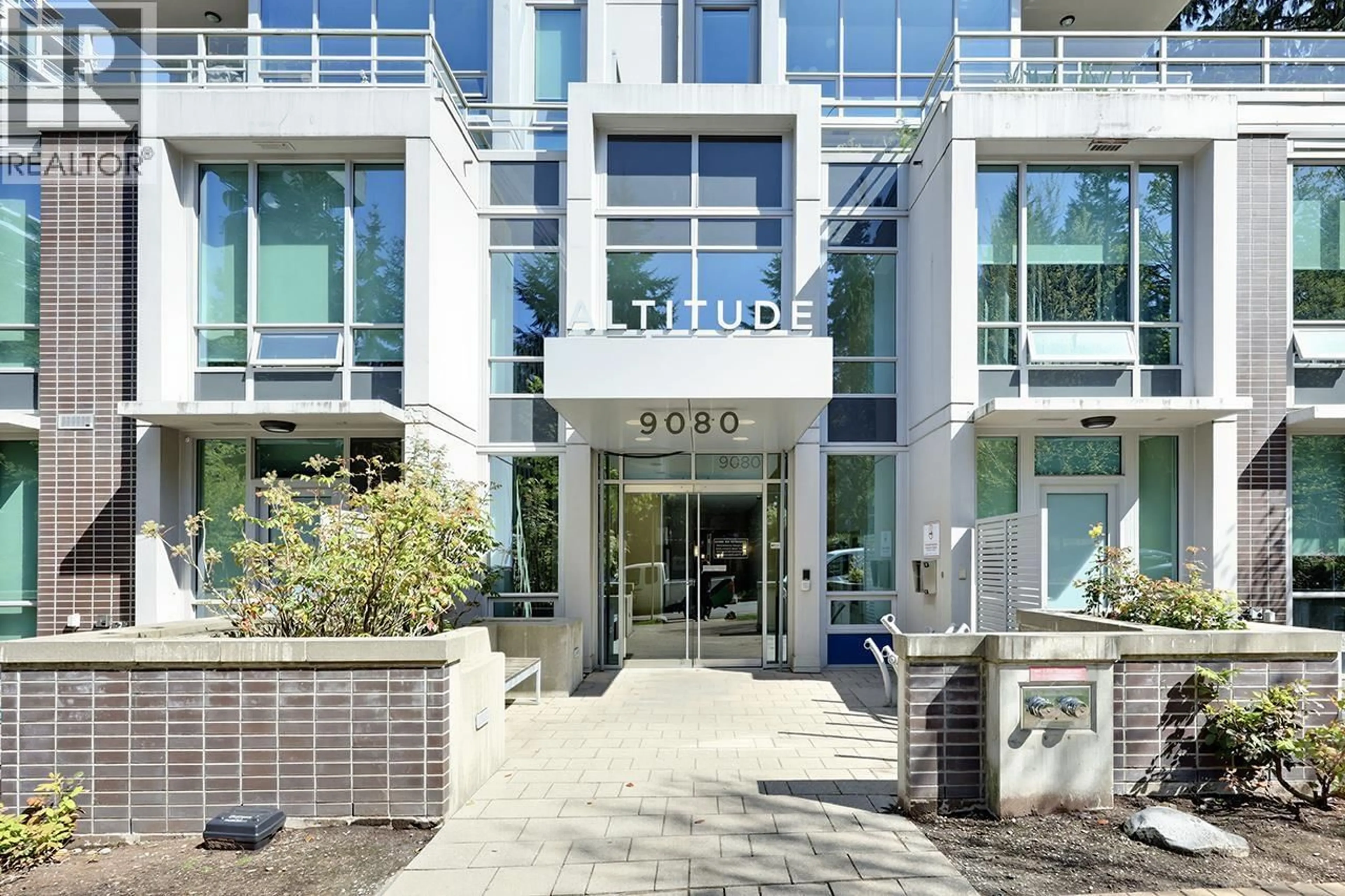 Indoor foyer for 102 - 9080 UNIVERSITY CRESCENT, Burnaby British Columbia V5A0B7