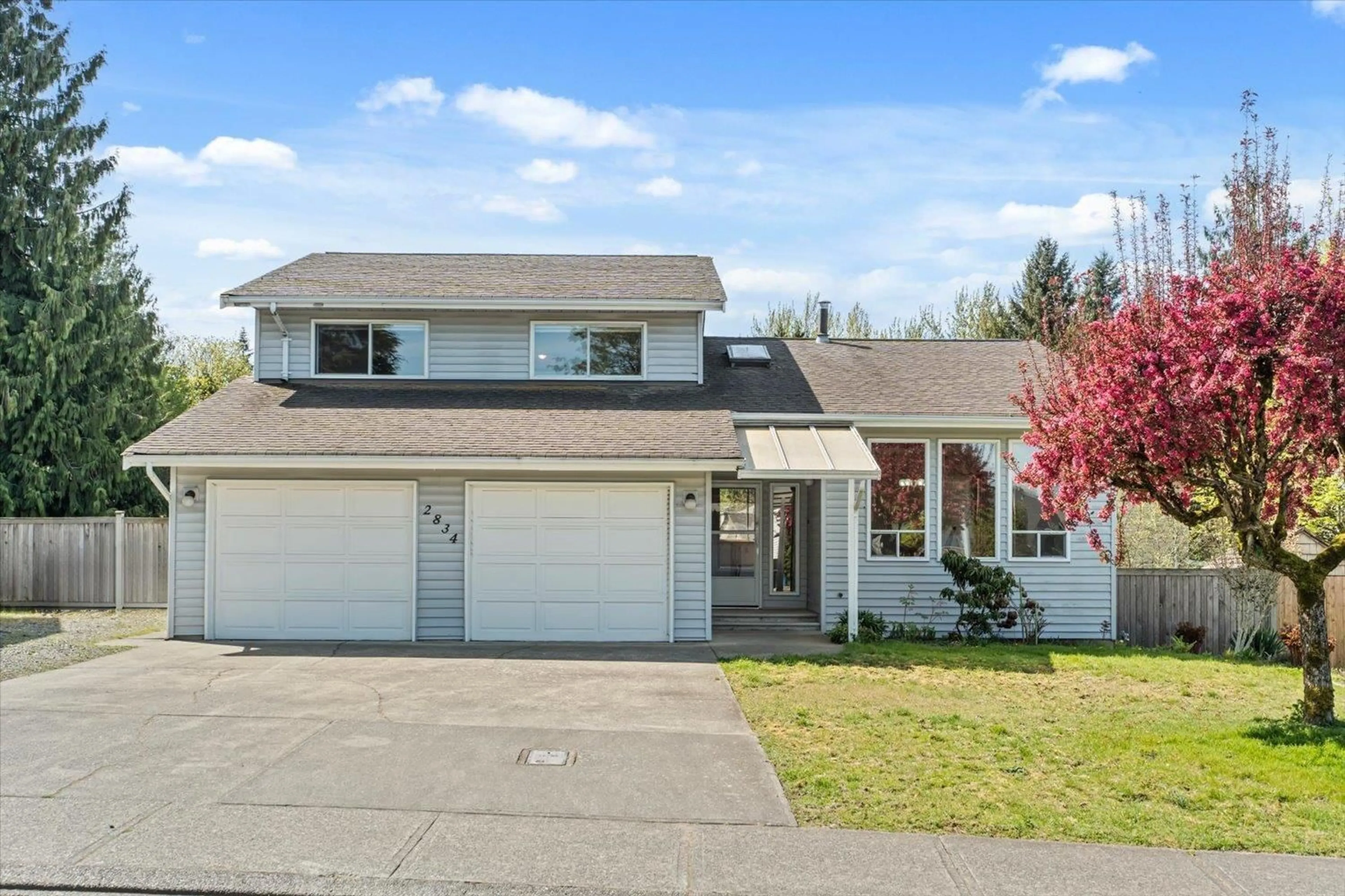 Home with vinyl exterior material, street for 2834 GLENSHIEL DRIVE, Abbotsford British Columbia V3G1G7