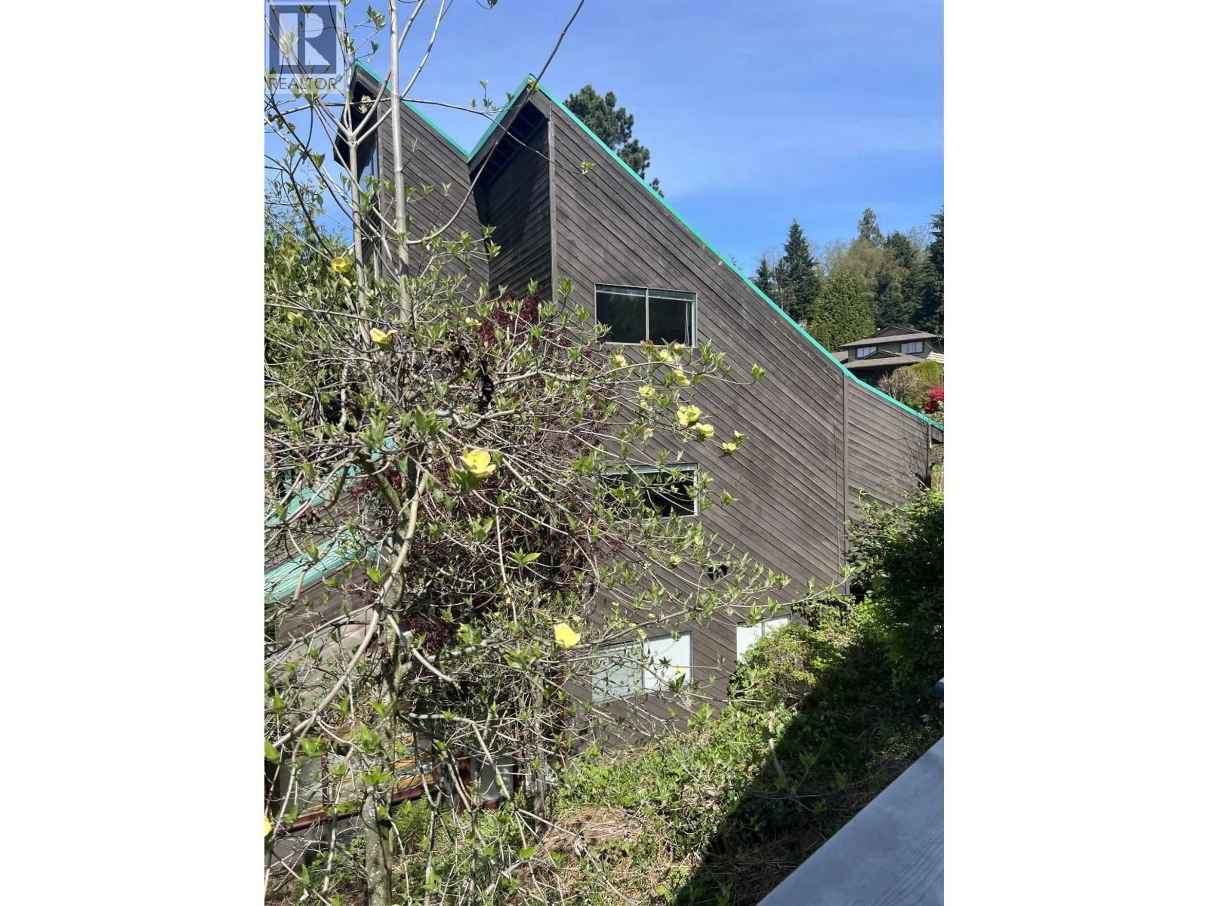 A pic from outside/outdoor area/front of a property/back of a property/a pic from drone, unknown for 120 APRIL ROAD, Port Moody British Columbia V3H3M5