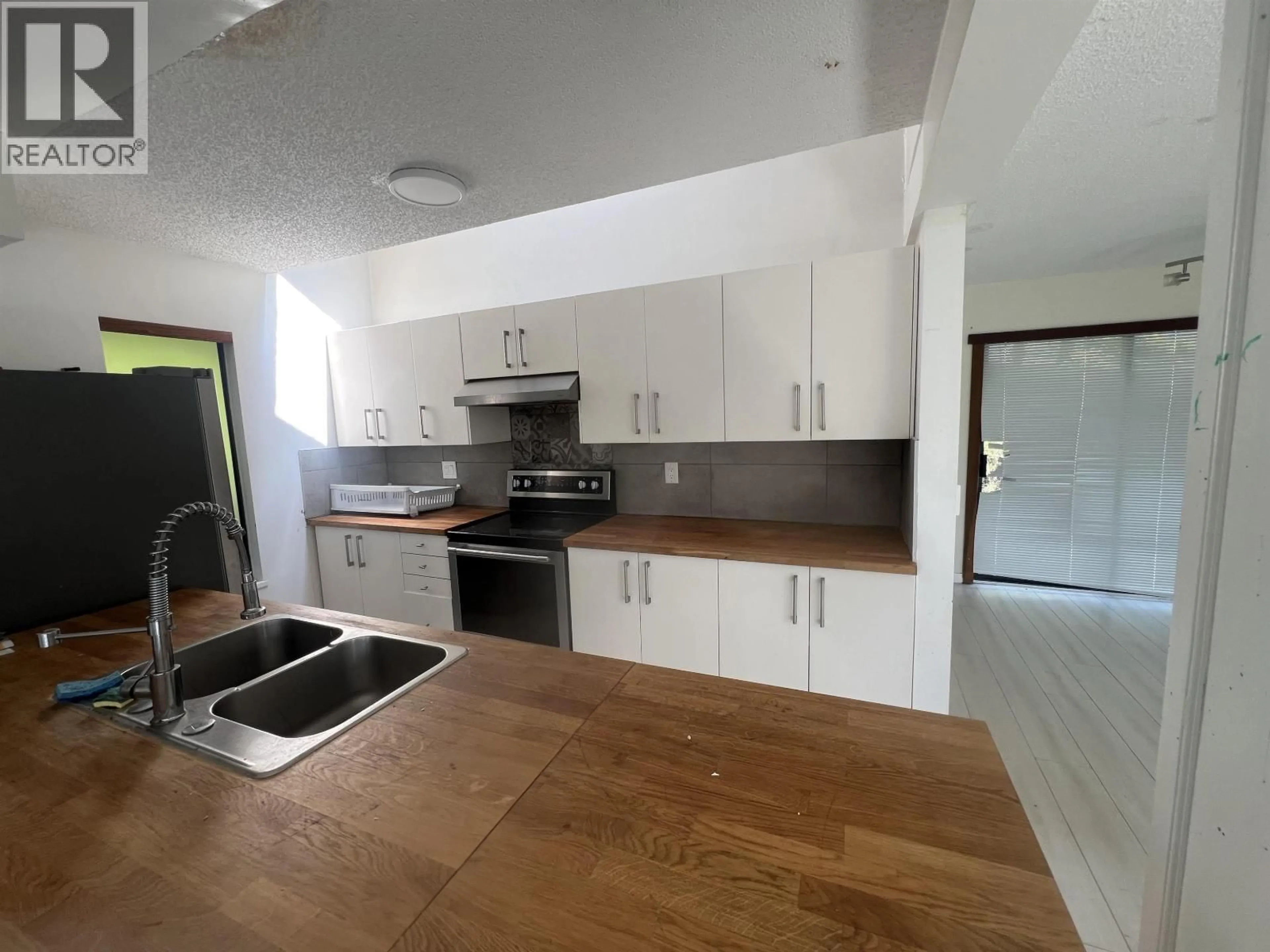 Standard kitchen, unknown for 120 APRIL ROAD, Port Moody British Columbia V3H3M5