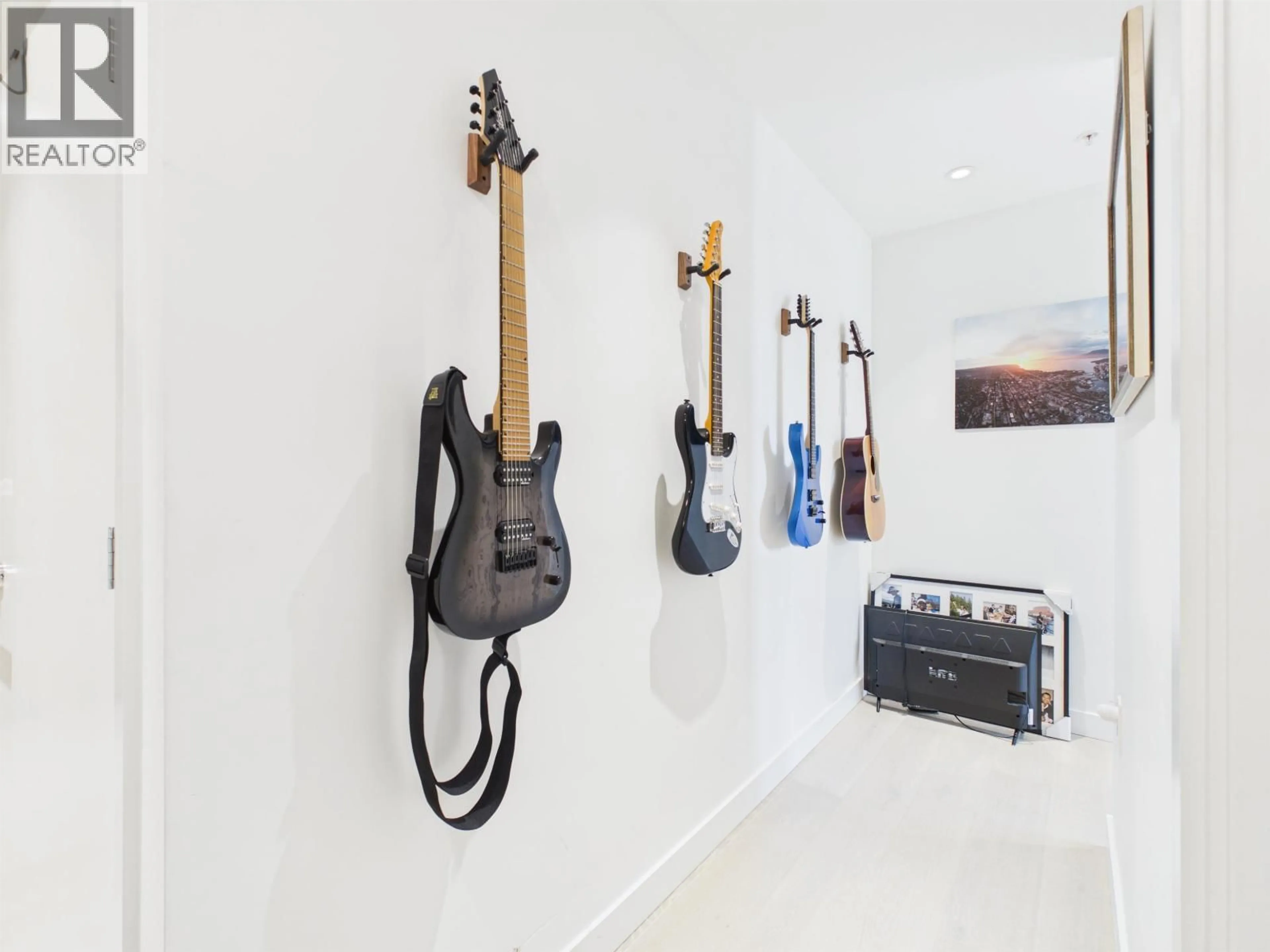 Indoor entryway for 404 - 5289 CAMBIE STREET, Vancouver British Columbia V5Z0J5