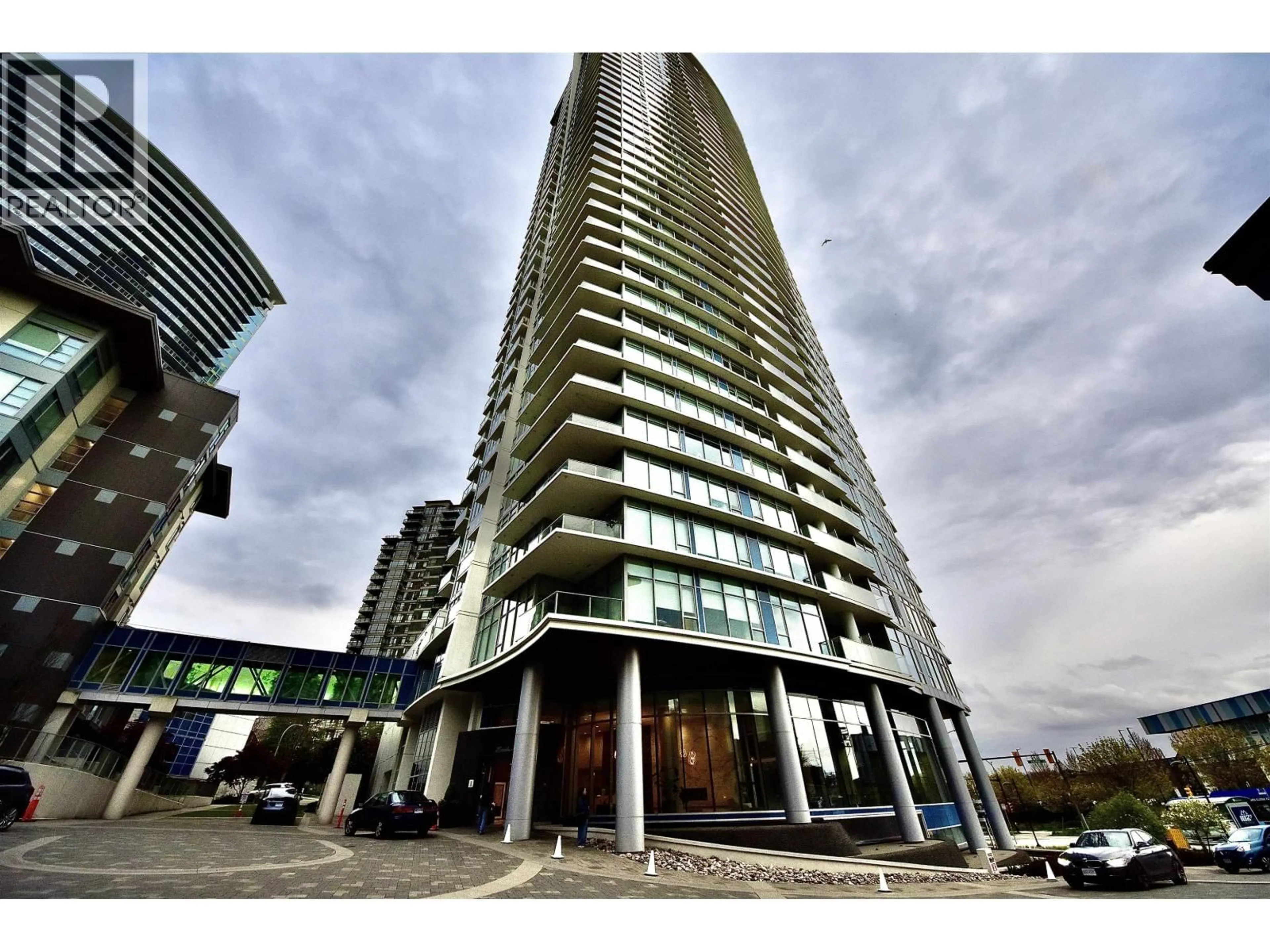 Indoor foyer for 2405 - 1788 GILMORE AVENUE, Burnaby British Columbia V5C0L5