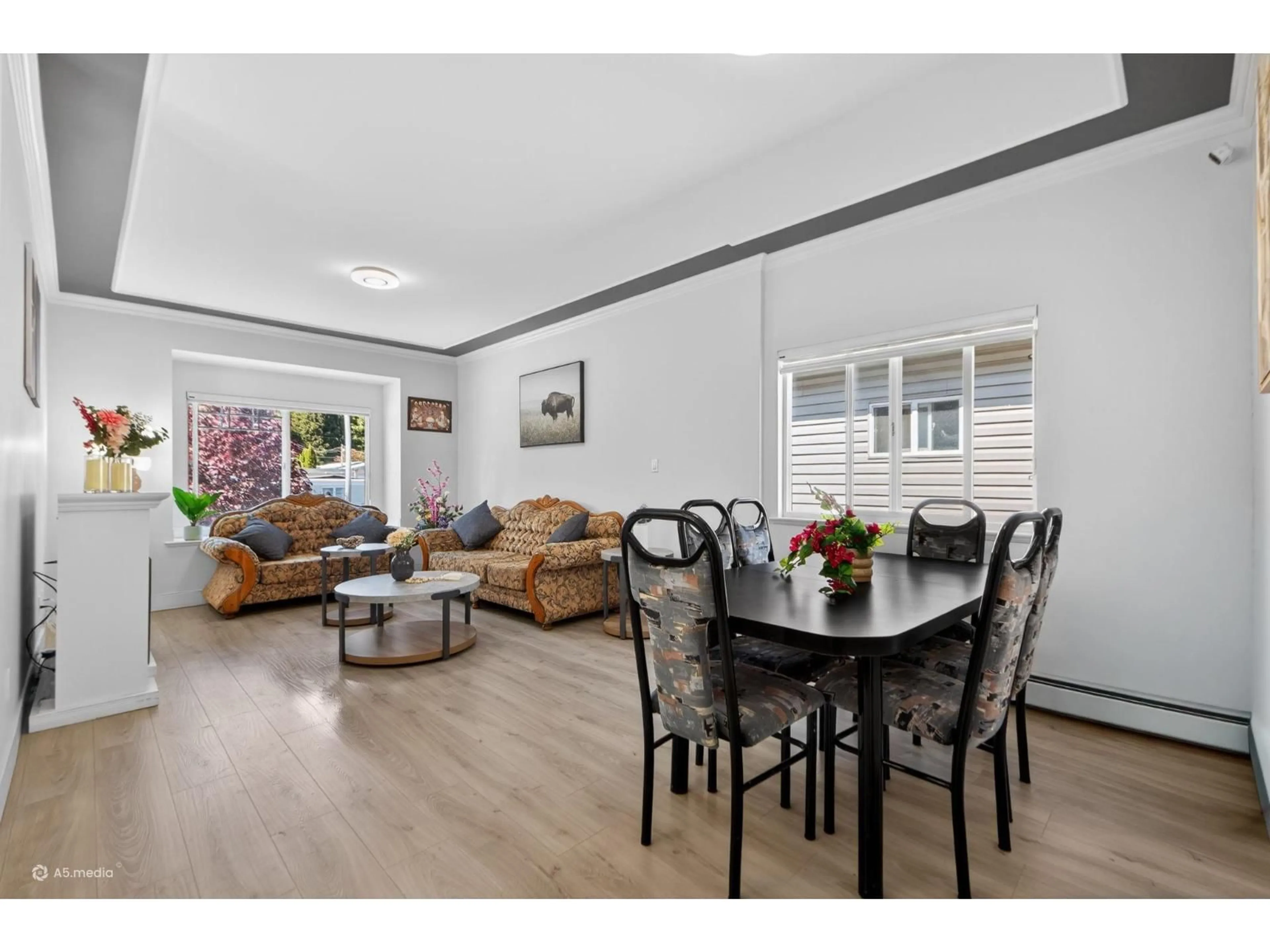 Dining room, wood/laminate floor for 6280 137B STREET, Surrey British Columbia V3X3R1