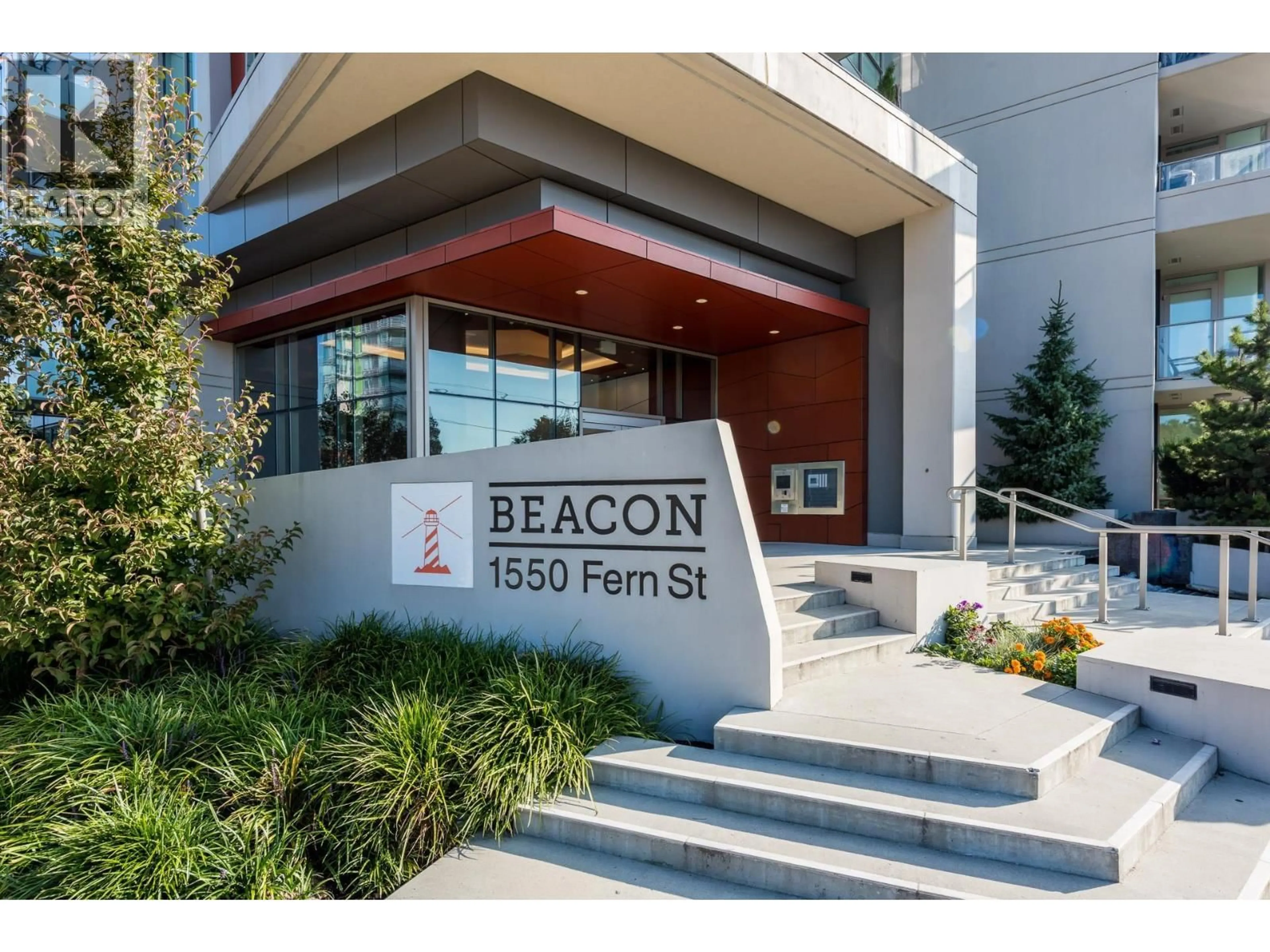 Indoor foyer for 601 - 1550 FERN STREET, North Vancouver British Columbia V7J0A9