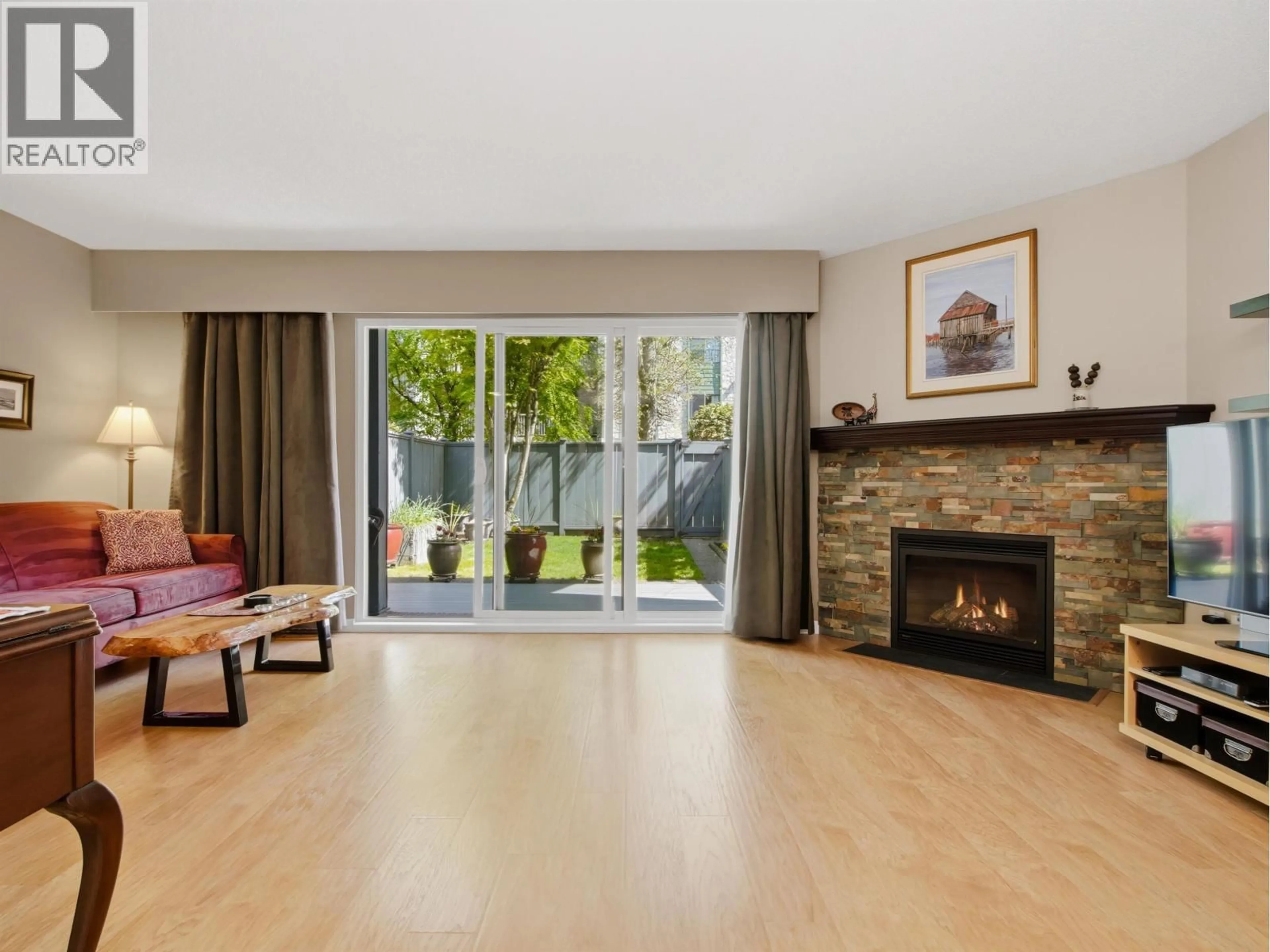 Living room with furniture, wood/laminate floor for 3862 PENTLAND COURT, Burnaby British Columbia V3N4L4