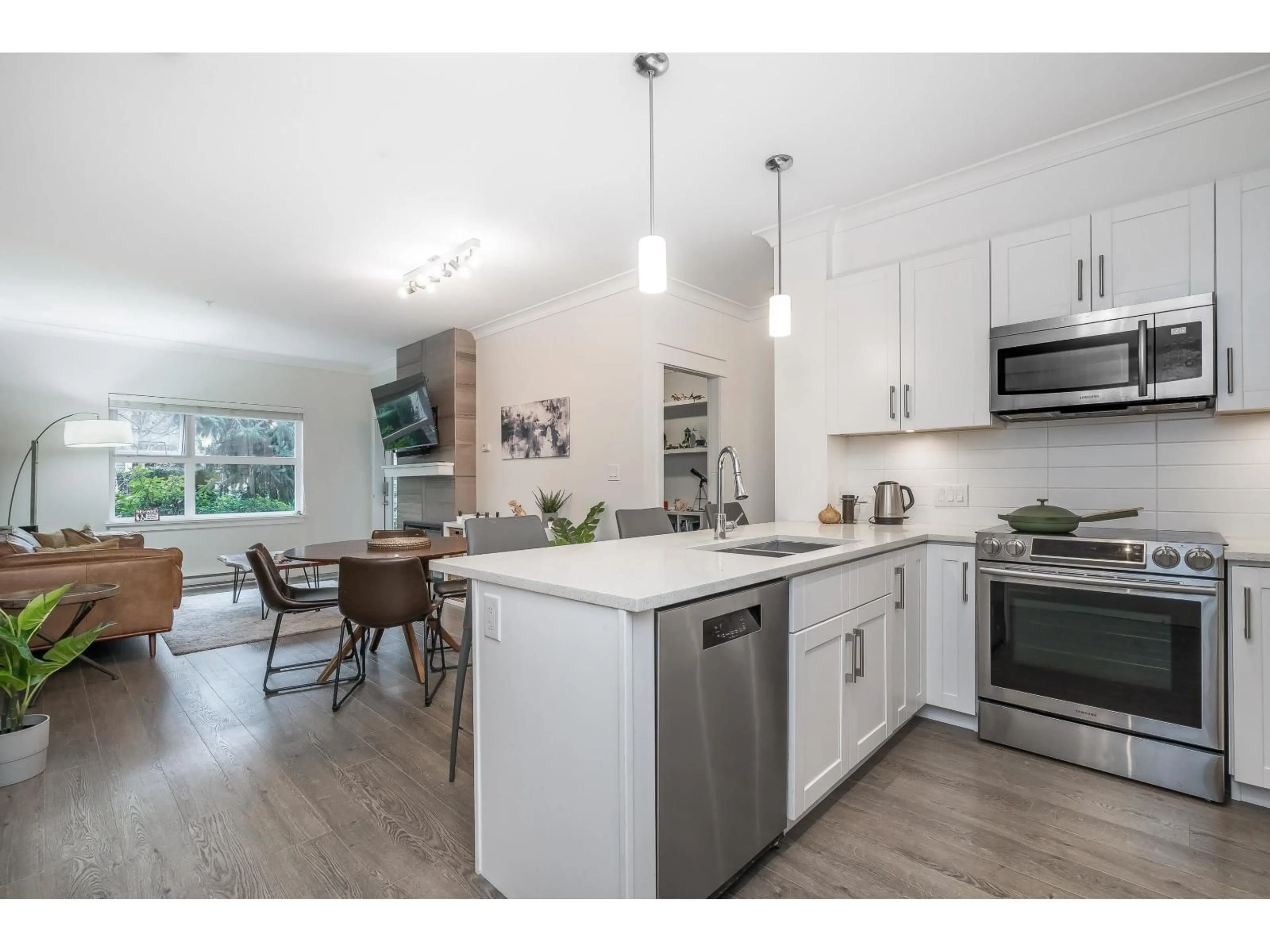Open concept kitchen, wood/laminate floor for 114 - 5020 221A STREET, Langley British Columbia V2Y0V5