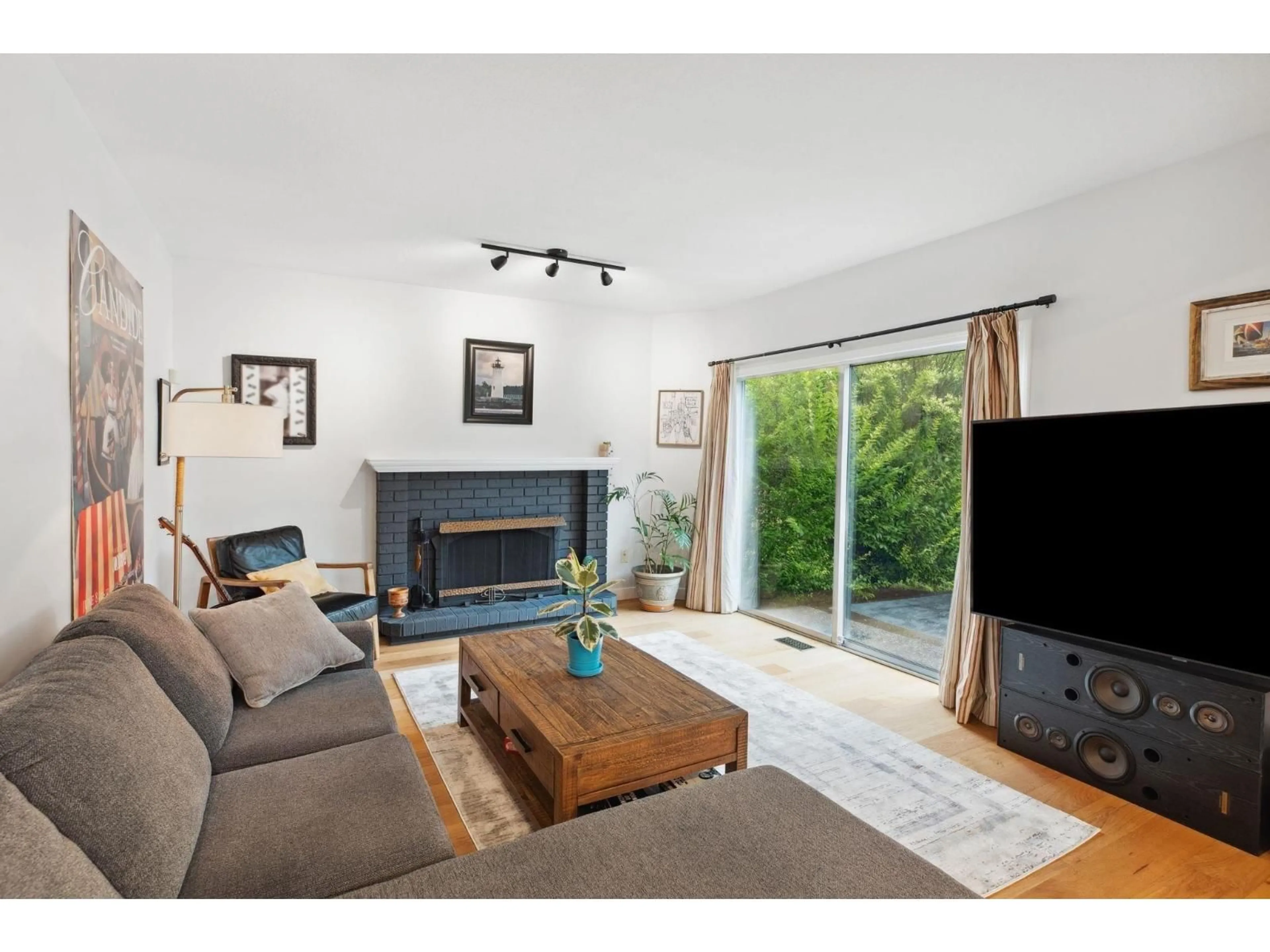 Living room with furniture, wood/laminate floor for 14370 83 AVENUE, Surrey British Columbia V3W0V7