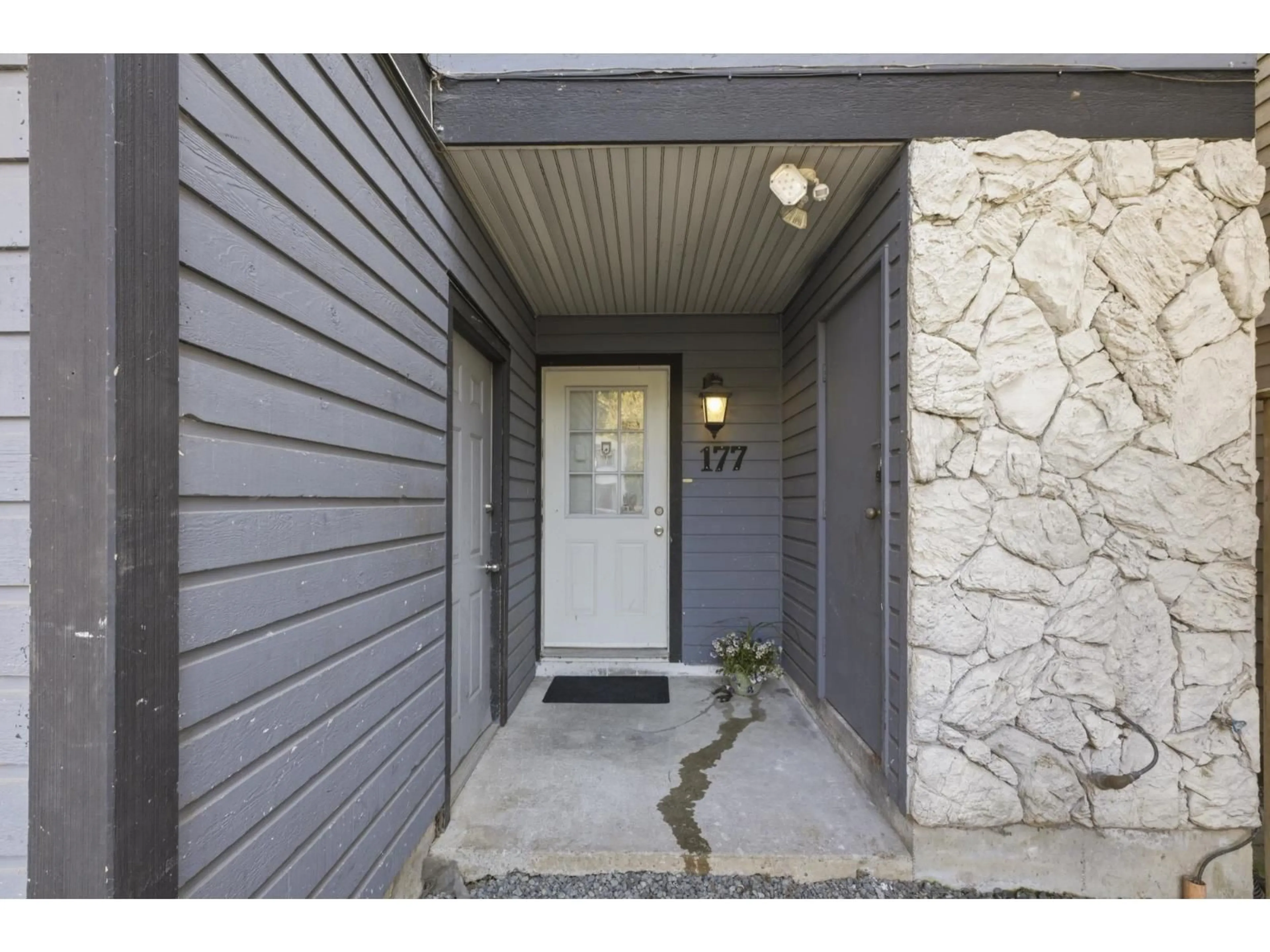 Indoor entryway for 177 SPRINGFIELD DRIVE, Langley British Columbia V4W3K8