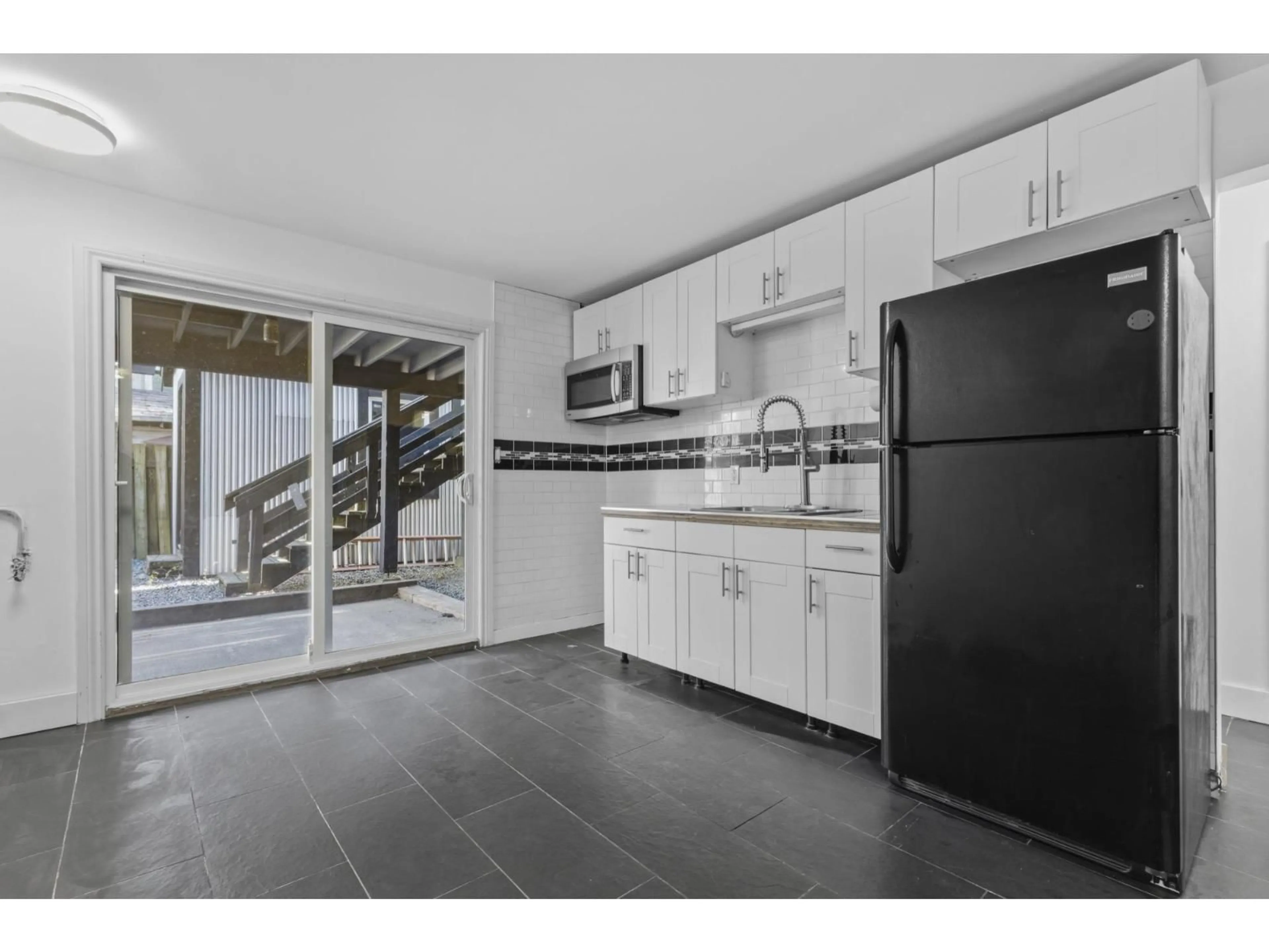 Open concept kitchen, ceramic/tile floor for 177 SPRINGFIELD DRIVE, Langley British Columbia V4W3K8